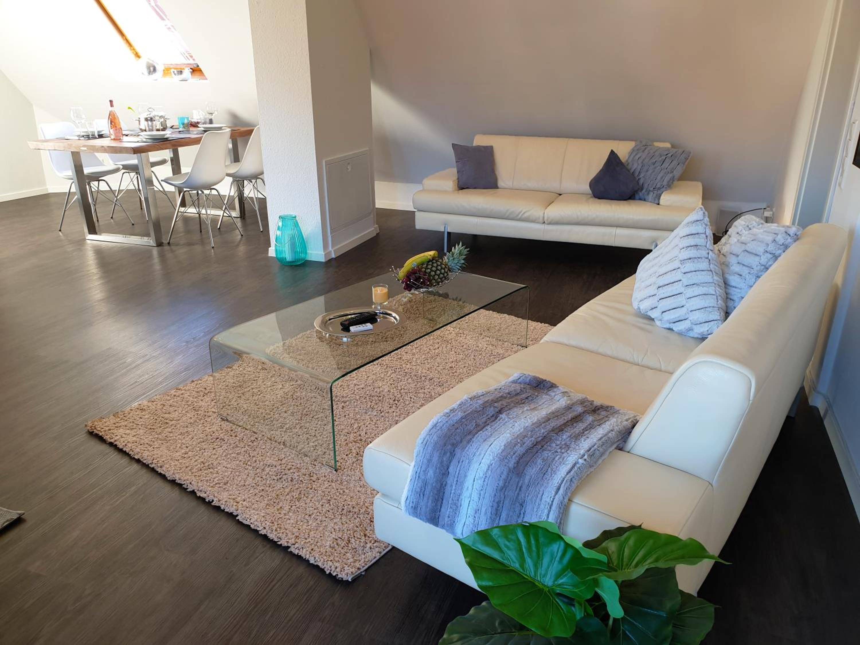 Apartment with Balcony - Photo 6