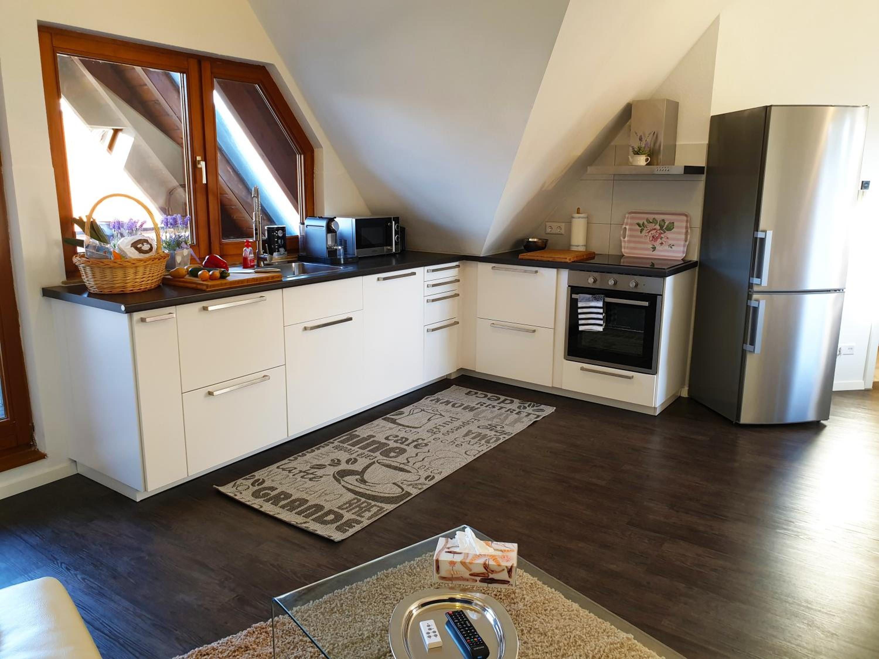 Apartment with Balcony - Photo 9