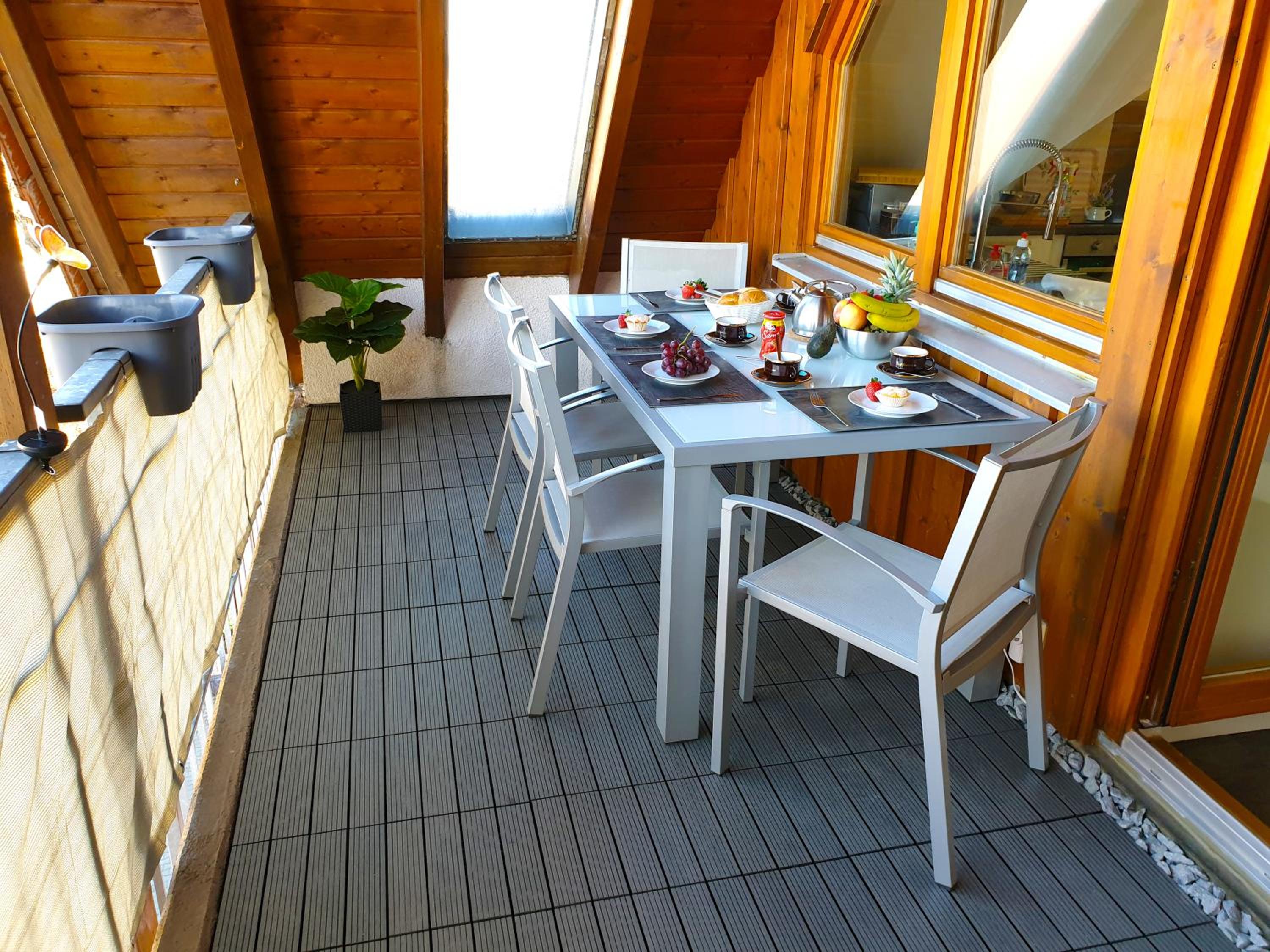 Apartment with Balcony - Photo 14