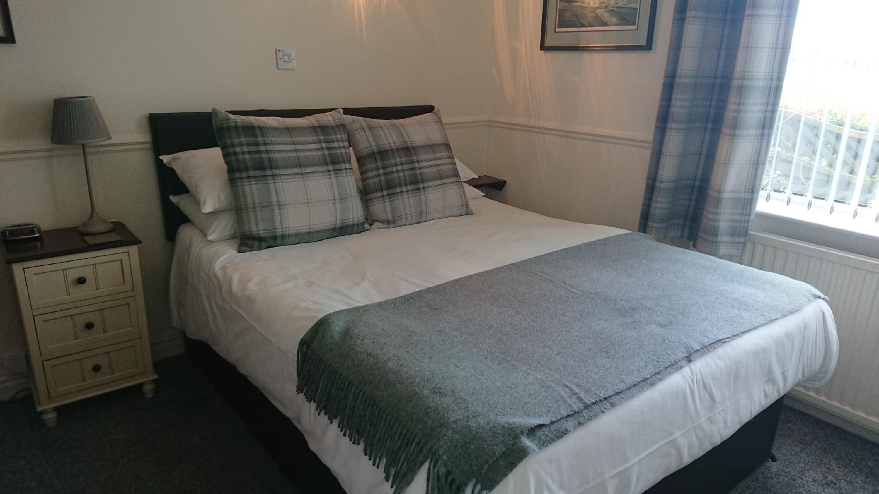 Double Room with Private Bathroom - Photo 2