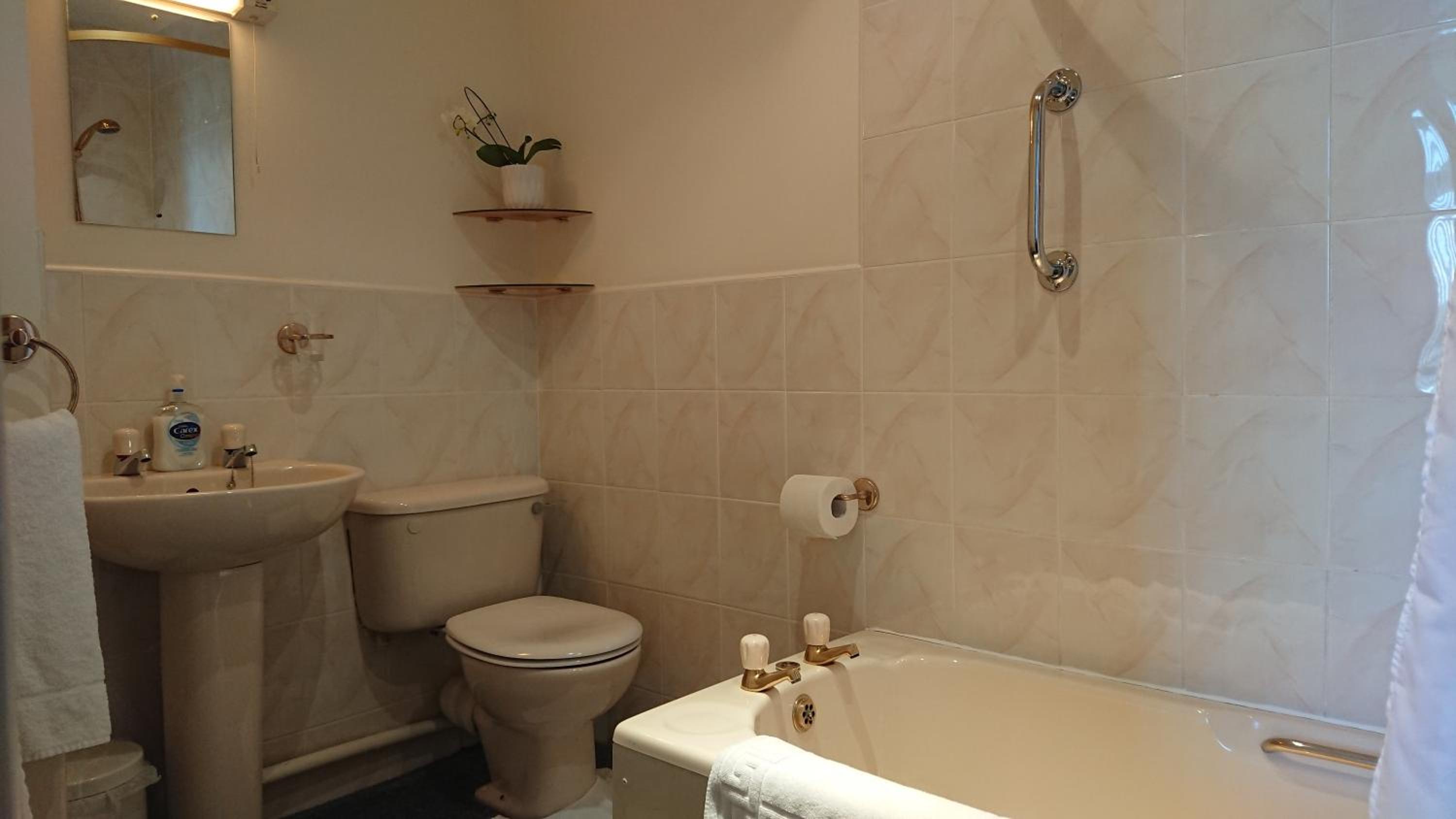 Double Room with Private Bathroom - Photo 4