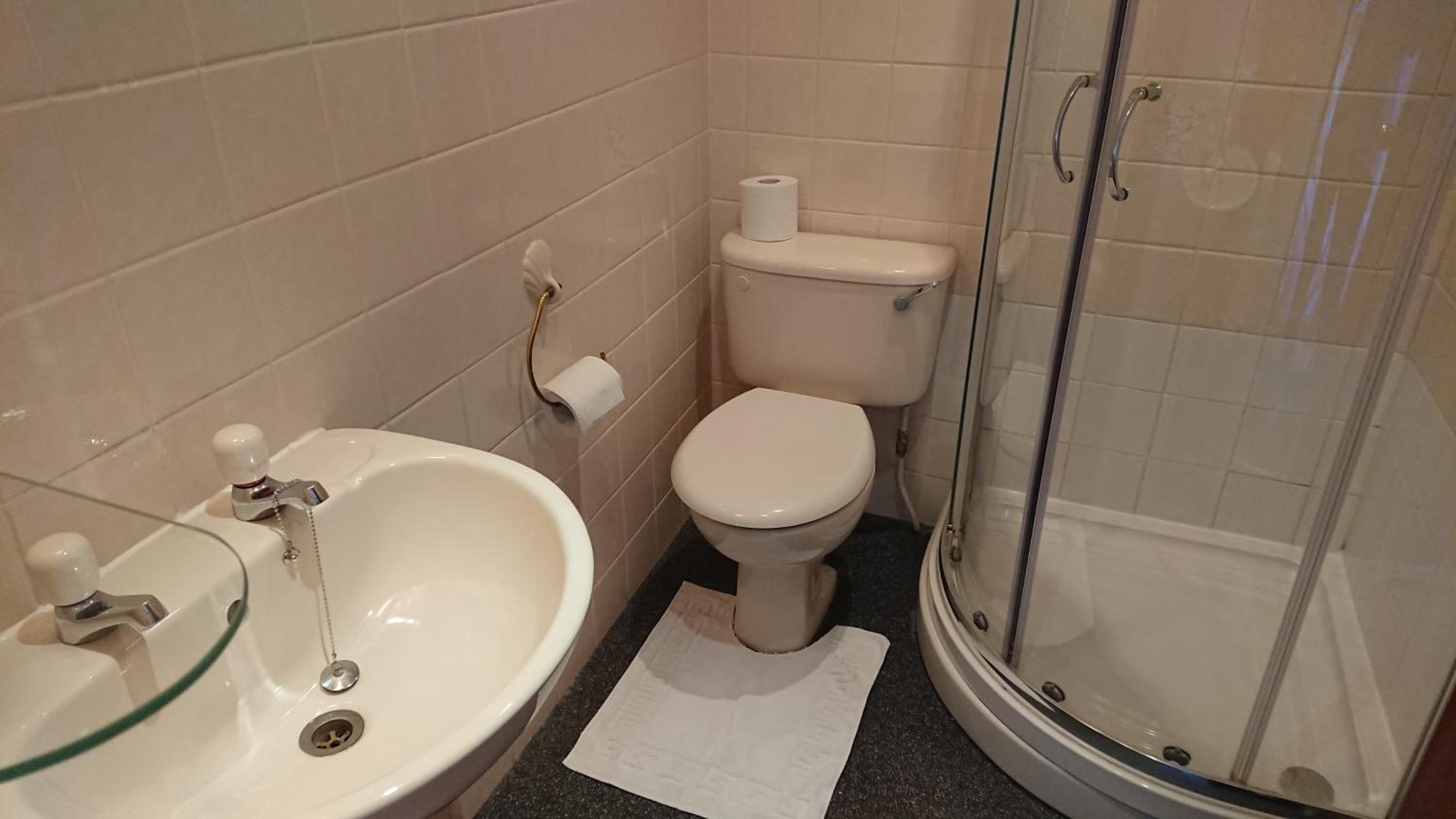 Double Room with Private Bathroom - Photo 5