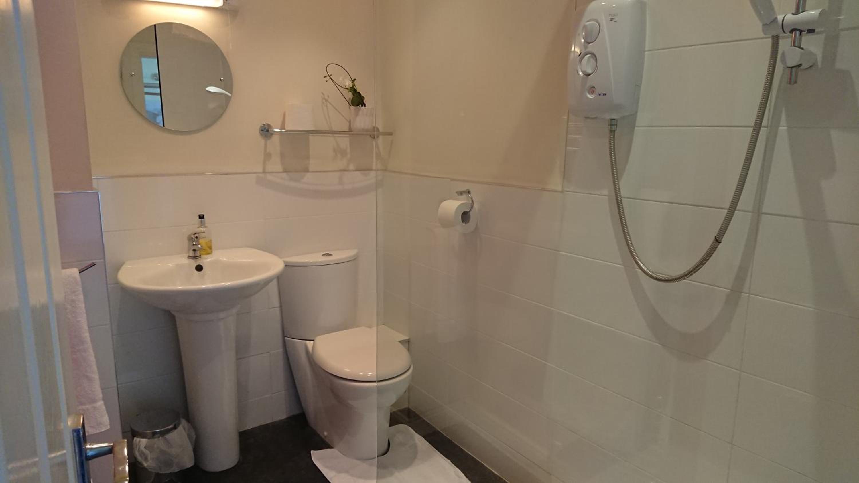 Double Room with Private Bathroom - Photo 7