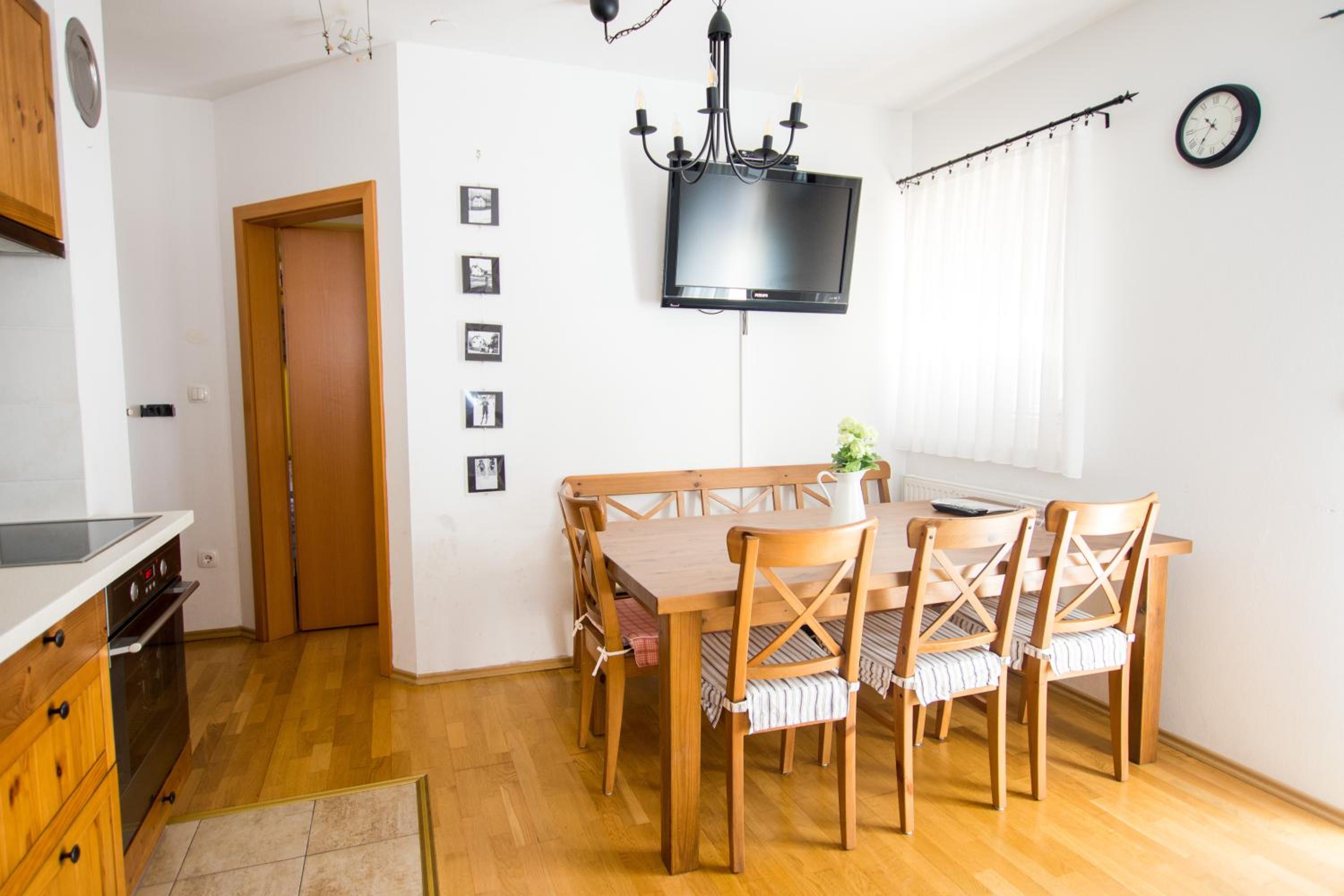 One-Bedroom Apartment with Balcony and Mountain View  (Ski-to-door) photo 2