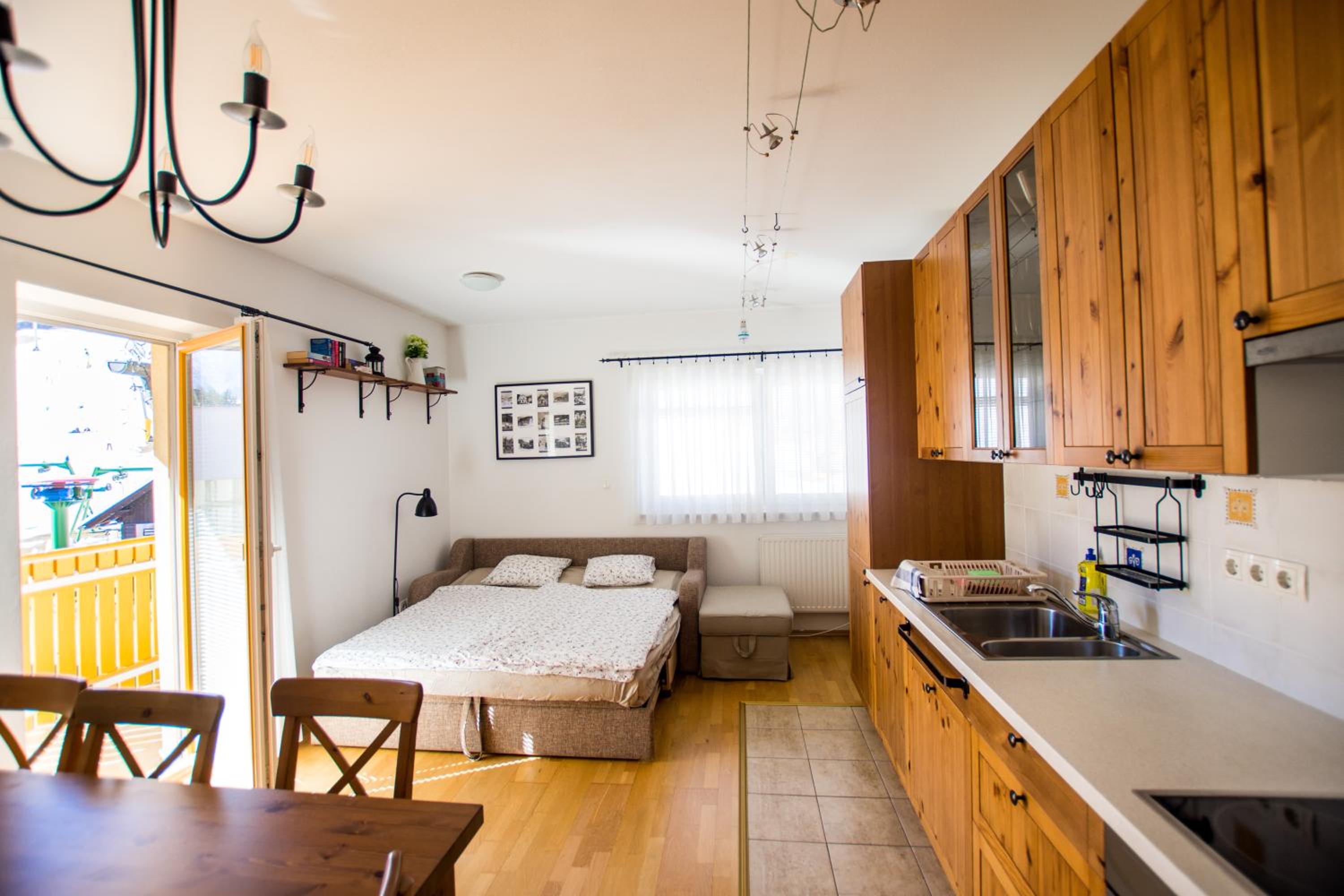 One-Bedroom Apartment with Balcony and Mountain View  (Ski-to-door) photo 3