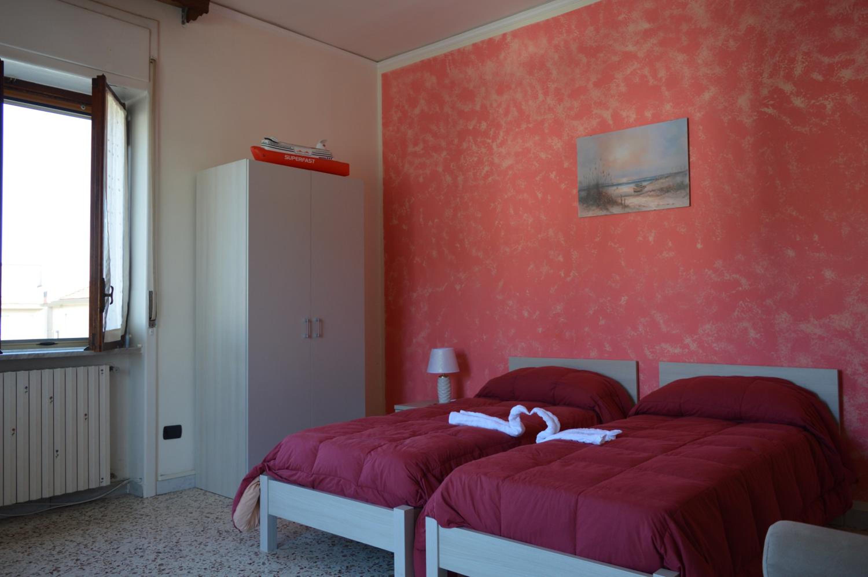 Quadruple Room with Private External Bathroom - Photo 1