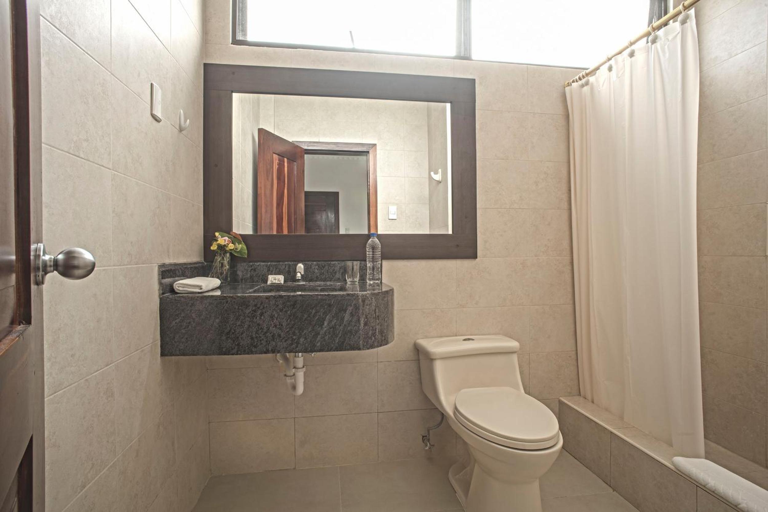 Queen Room photo 1
