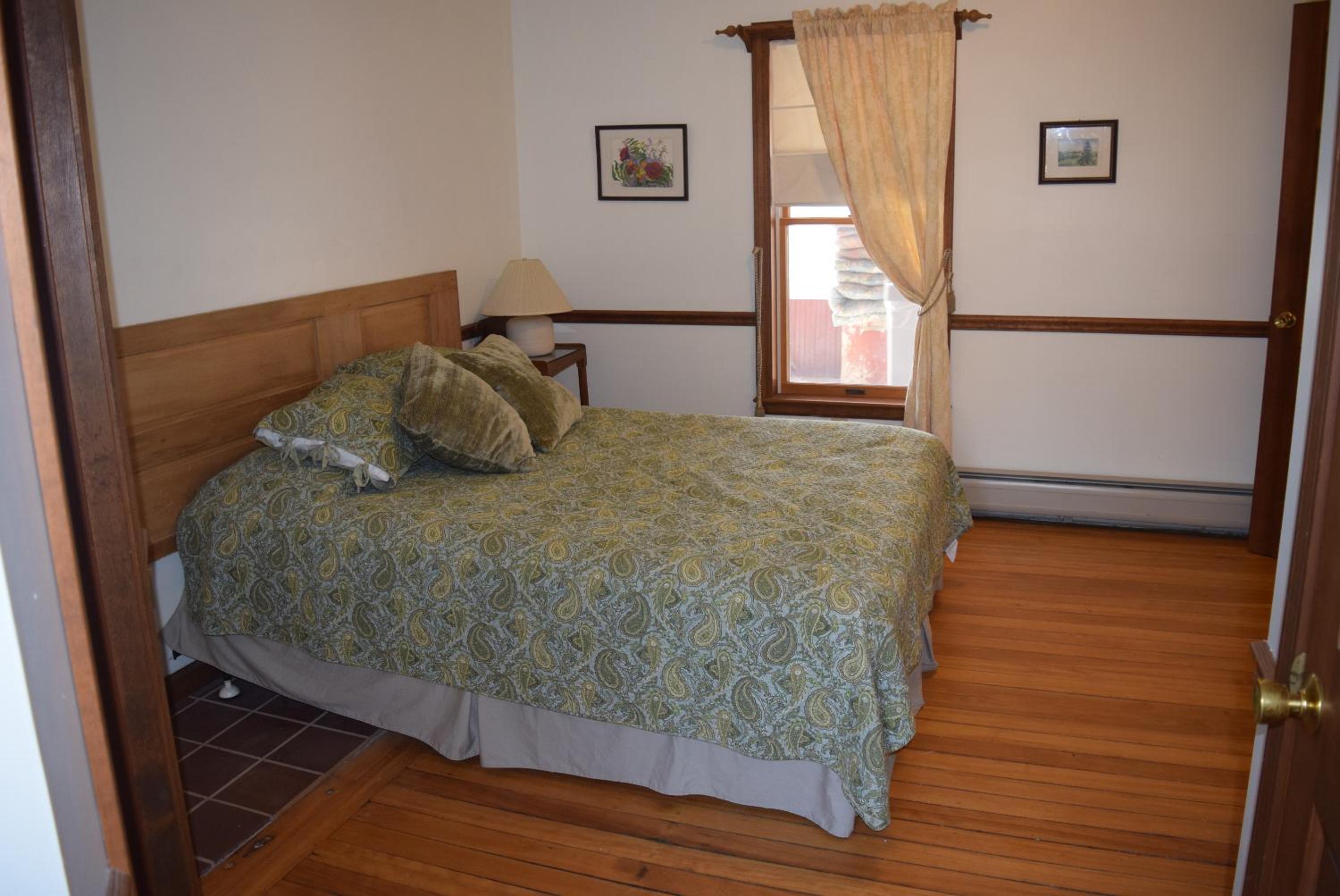 Queen Suite photo 2