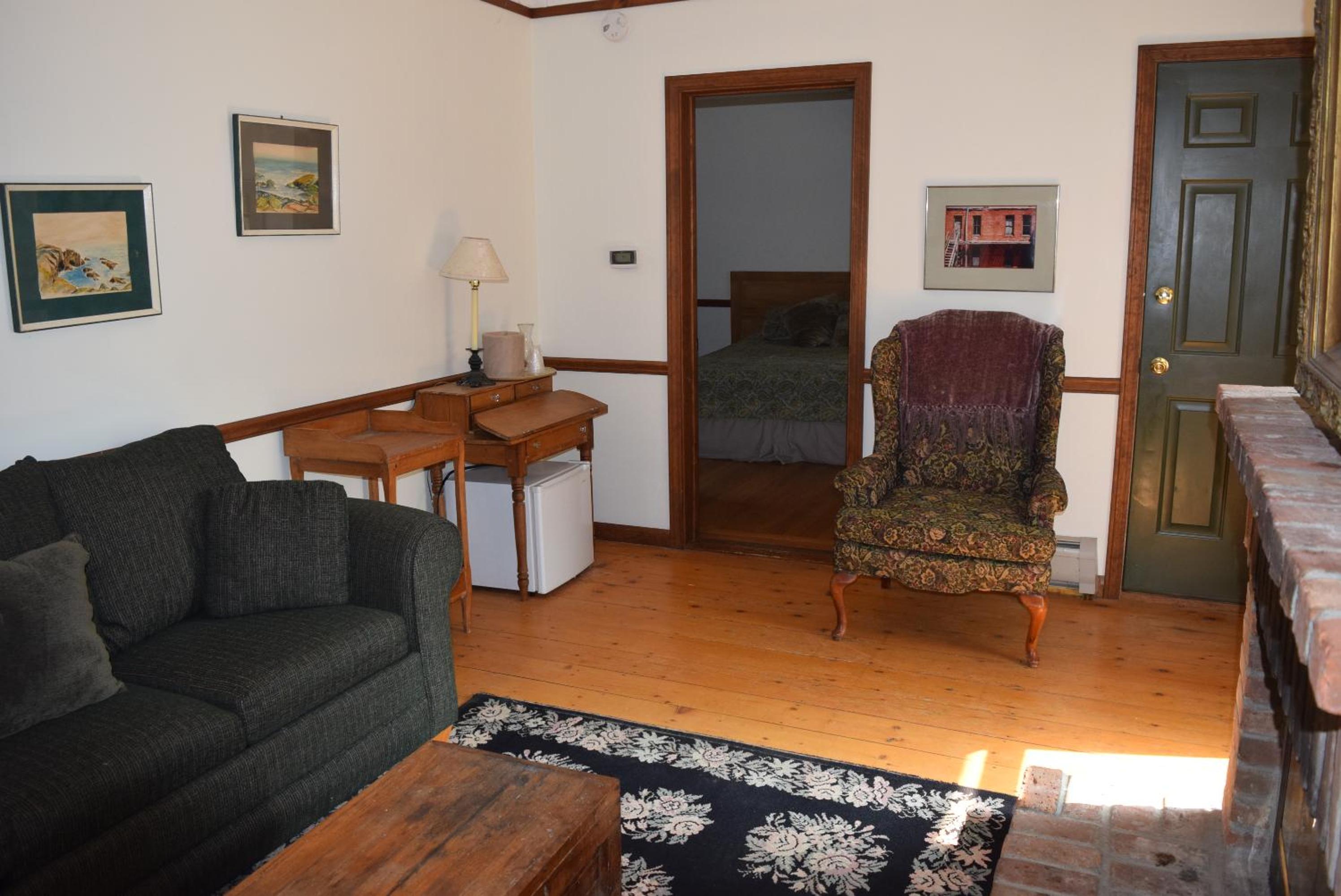 Queen Suite photo 1