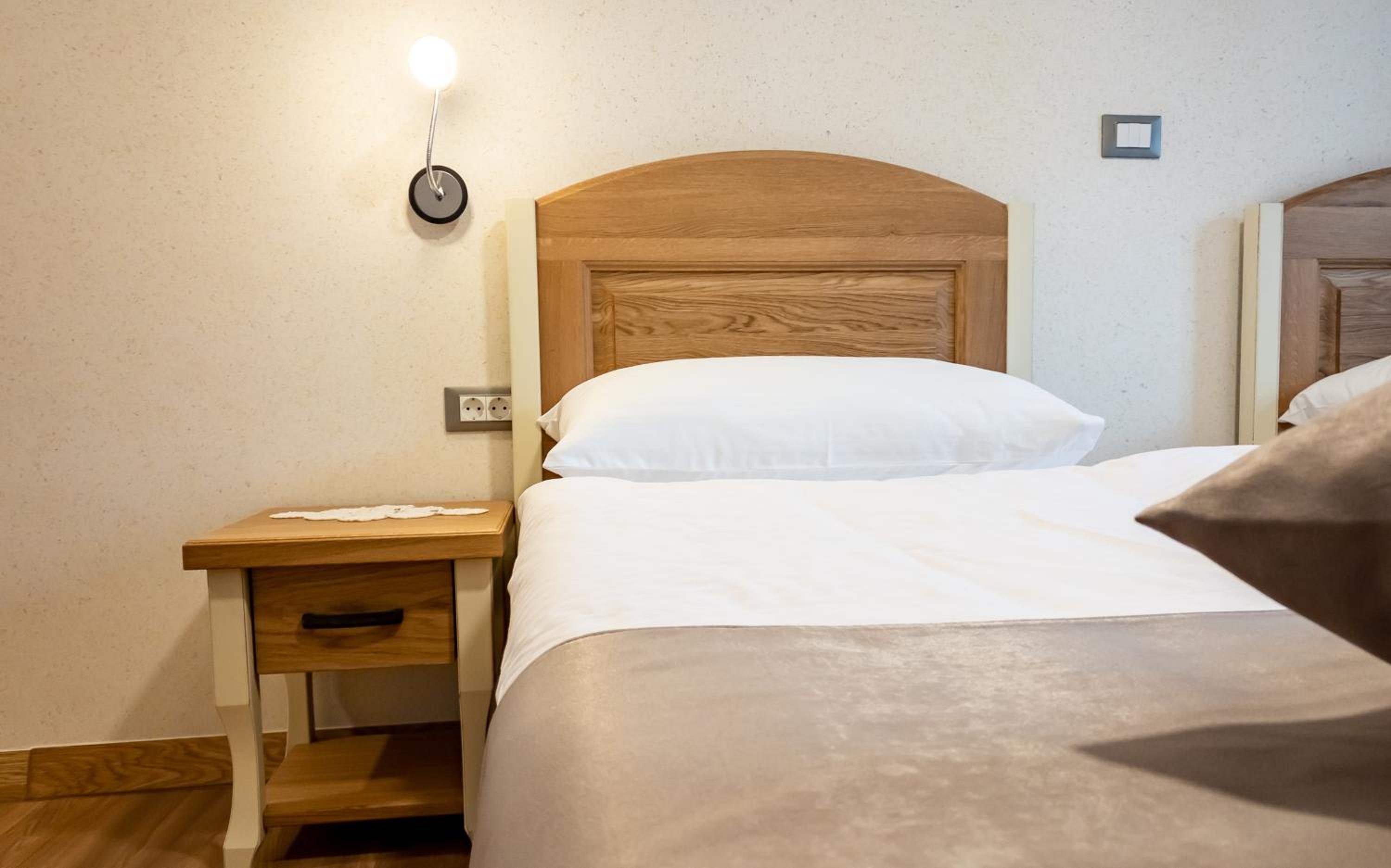 Deluxe Double or Twin Room with Mountain View - Photo 1