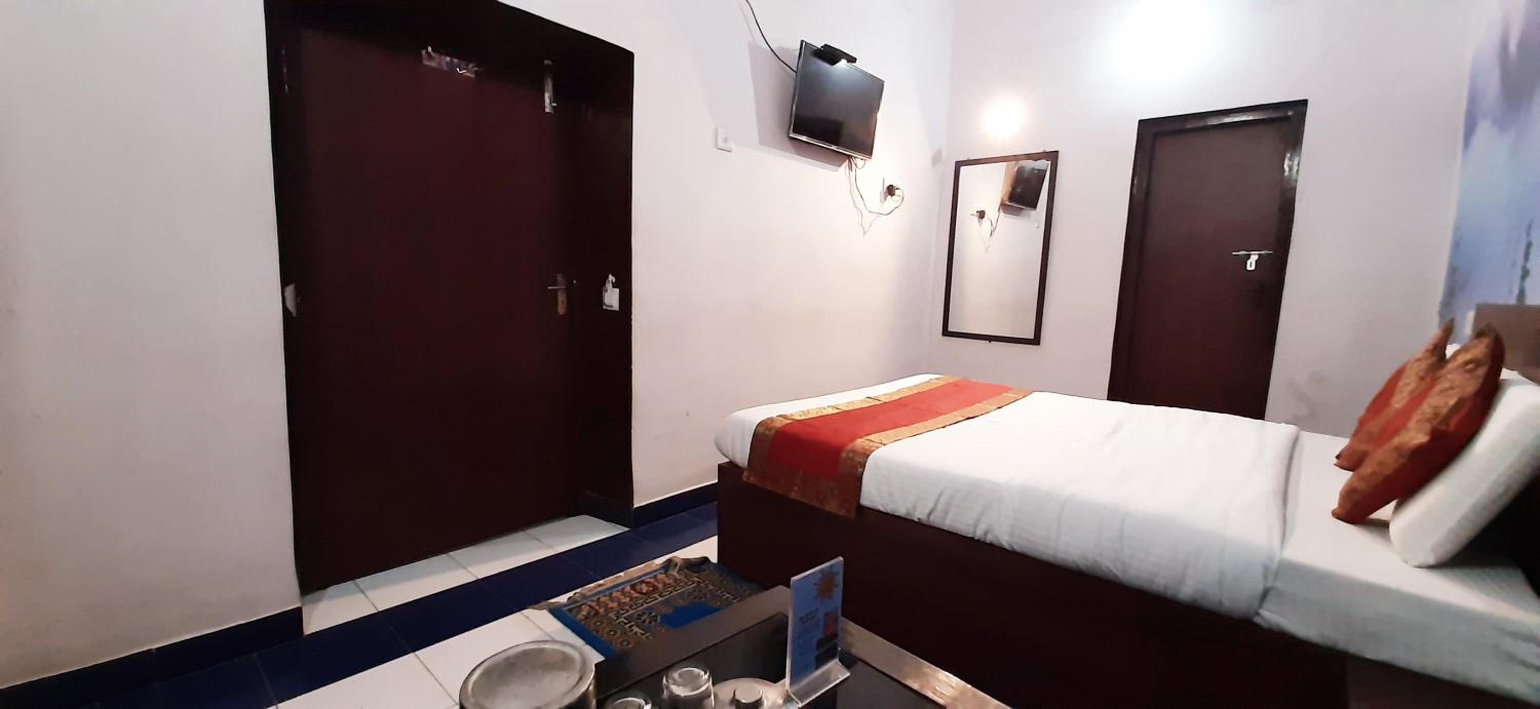 Deluxe Room - Photo 25
