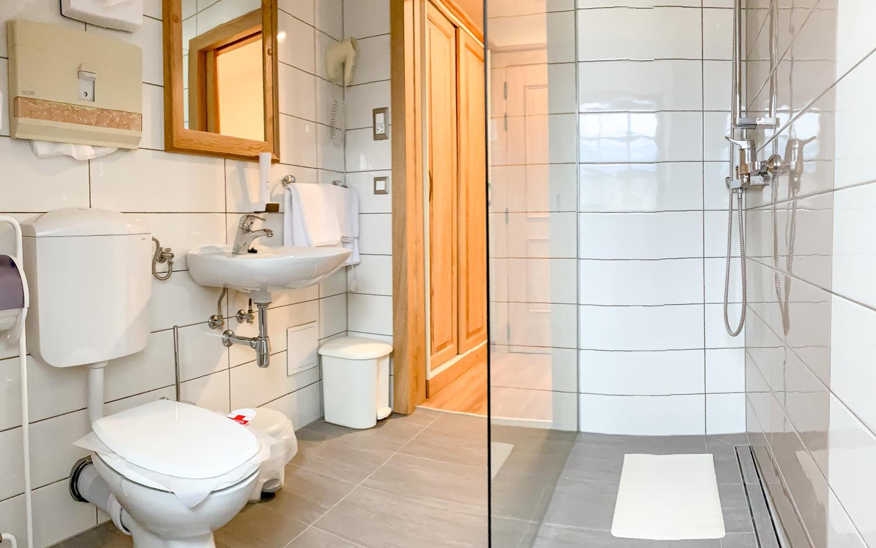 Deluxe Double or Twin Room with Mountain View - Photo 4