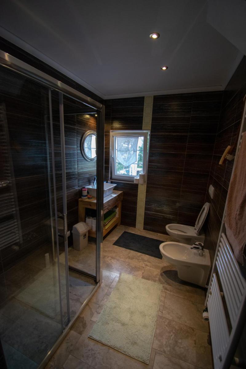 Basic Triple Room with Shared Bathroom photo 2