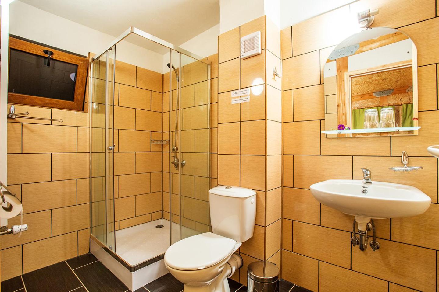 Quadruple Room with Garden View - Photo 4