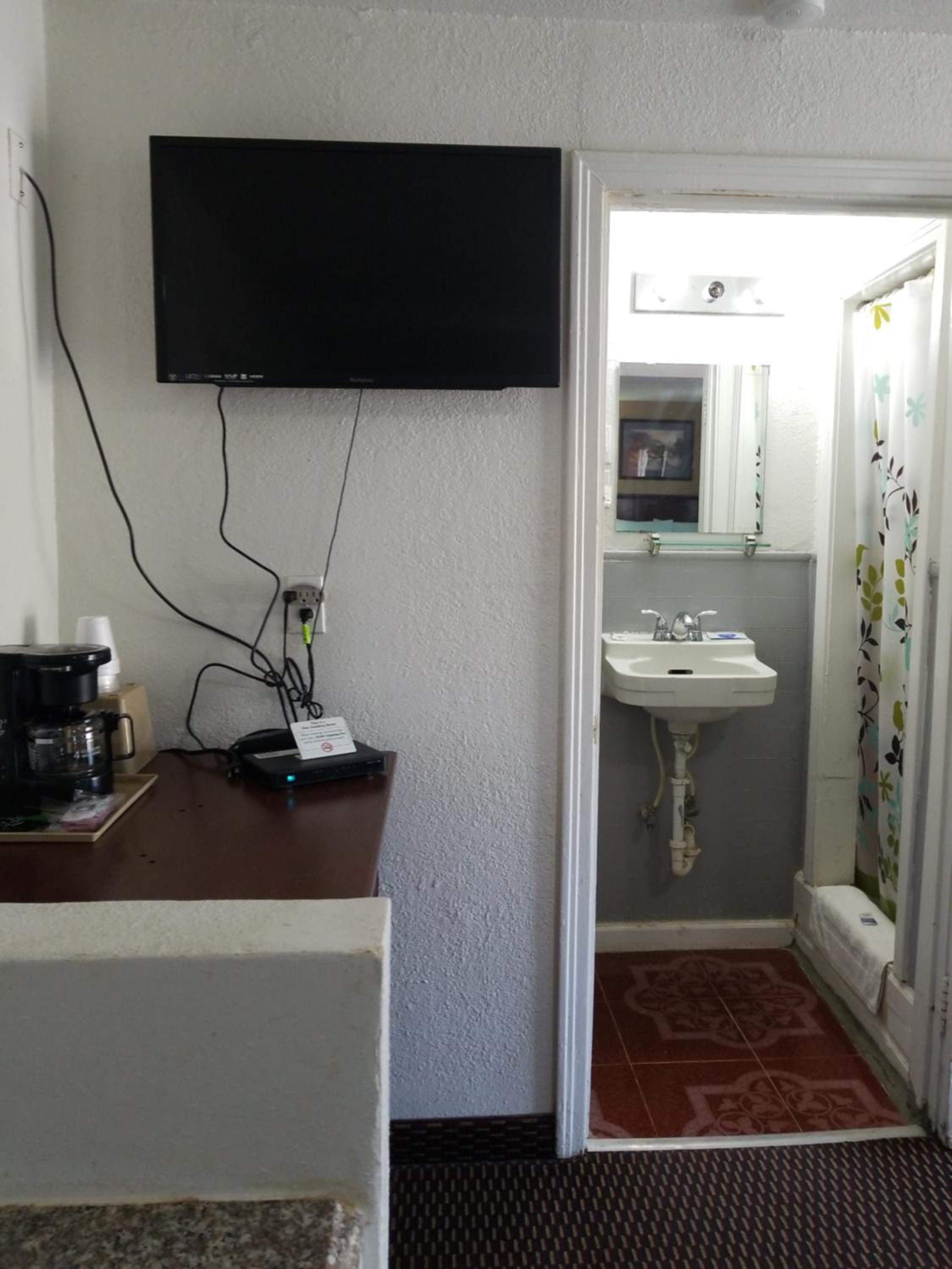 Double Room with Two Double Beds - Photo 2