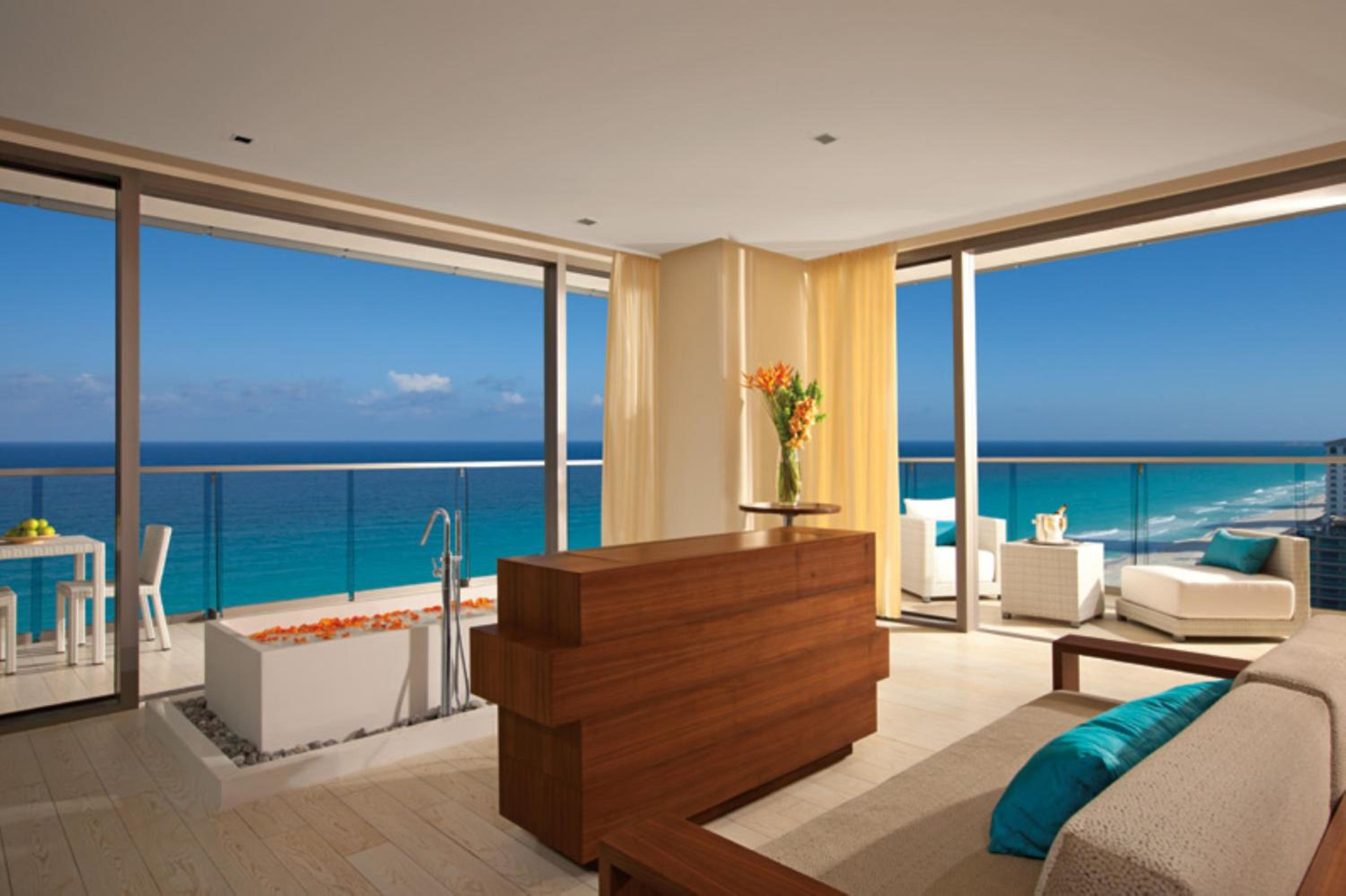 Preferred Club Honeymoon Suite Ocean Front