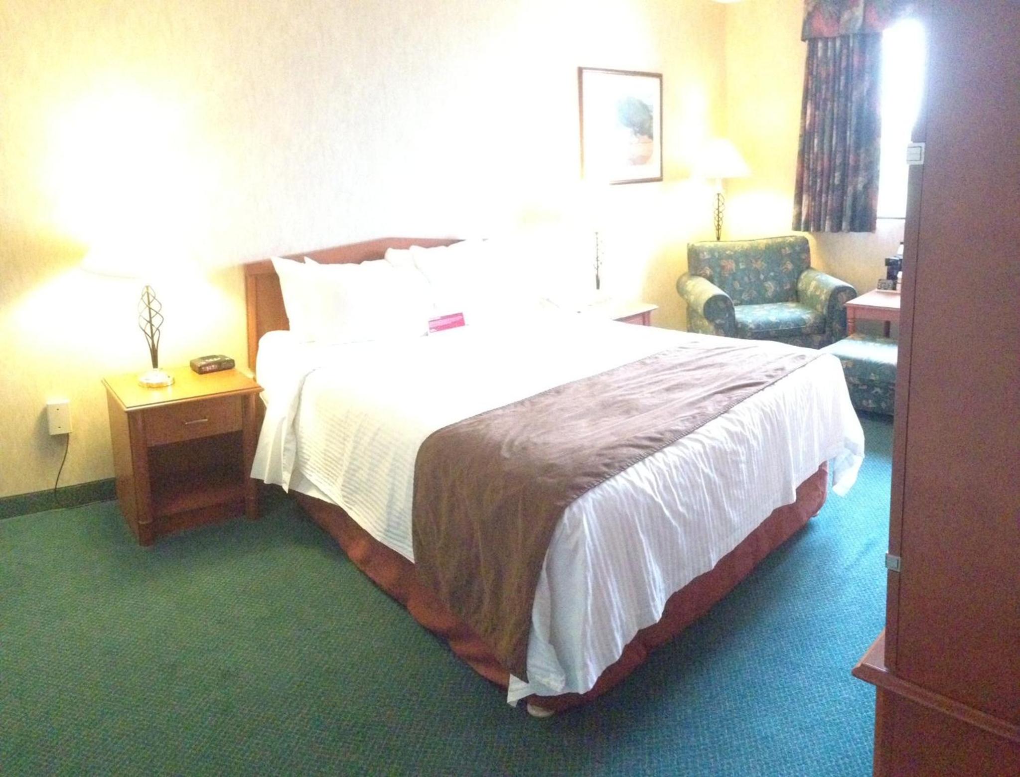 Queen Room - Non-Smoking