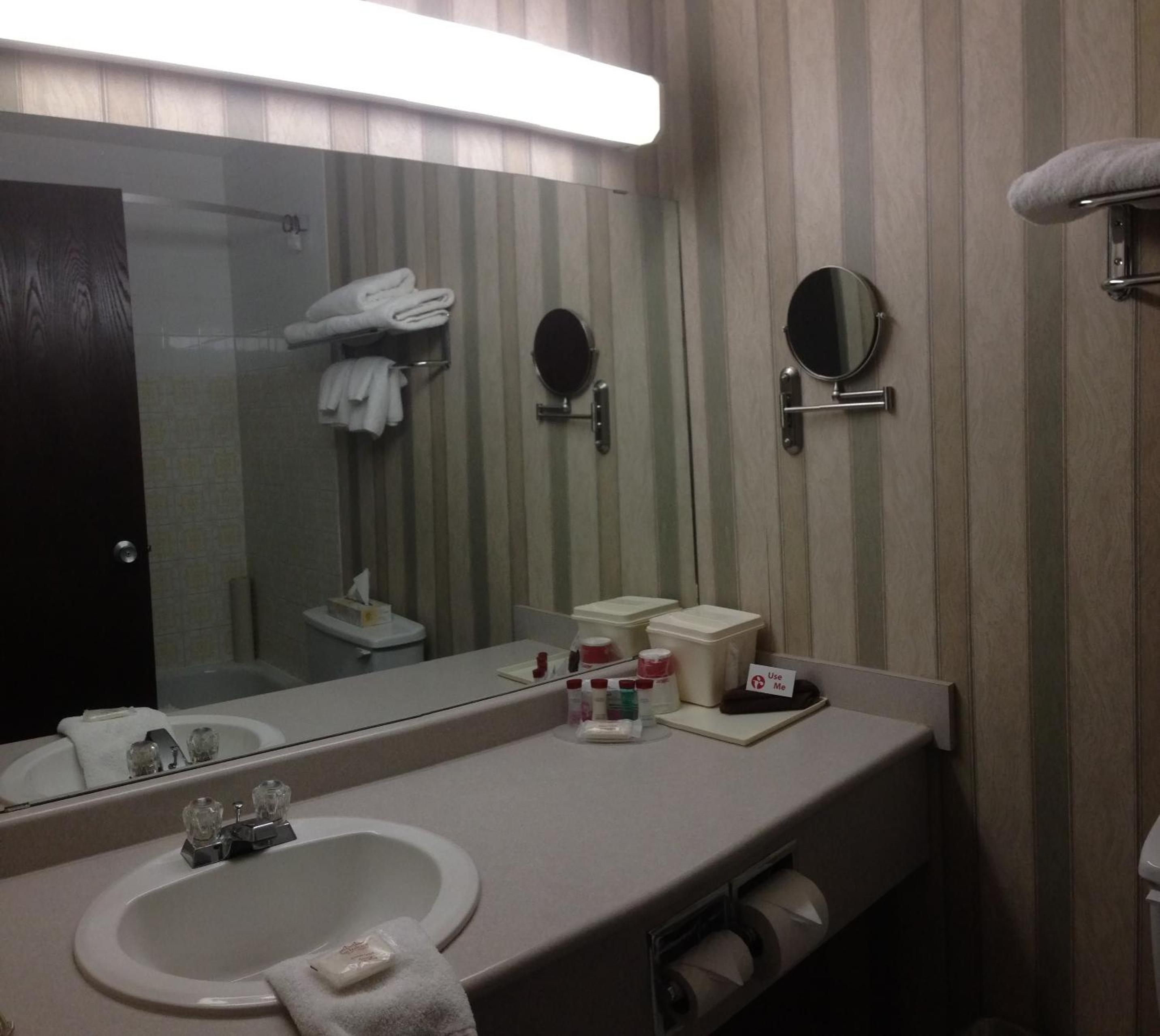 King Room - Non-Smoking - Photo 2