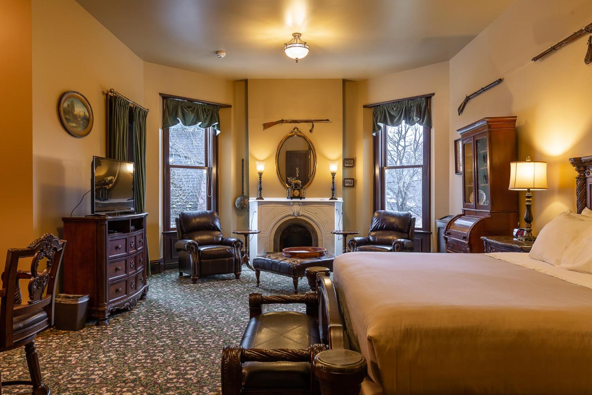 Superior King Suite - Photo 2