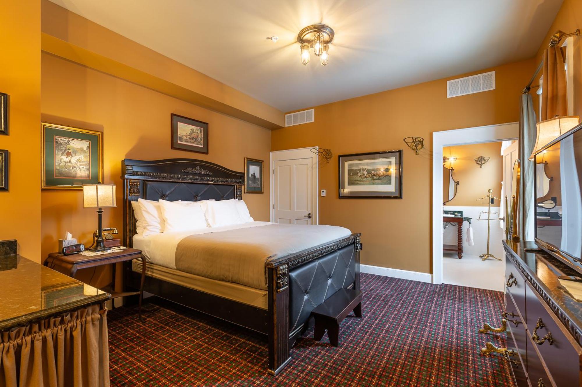 Deluxe King Suite