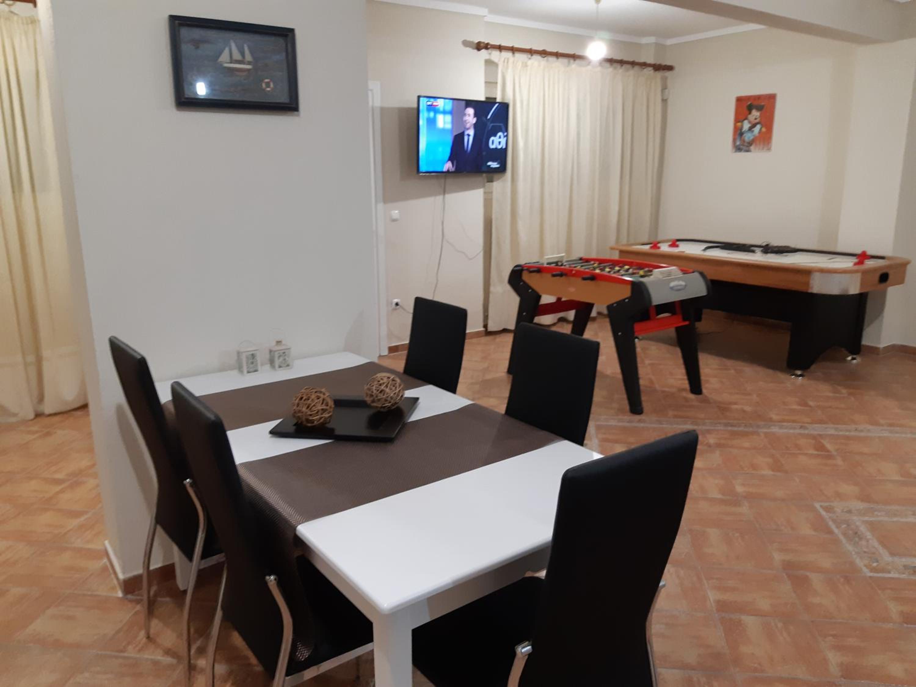 Two-Bedroom House - Photo 23
