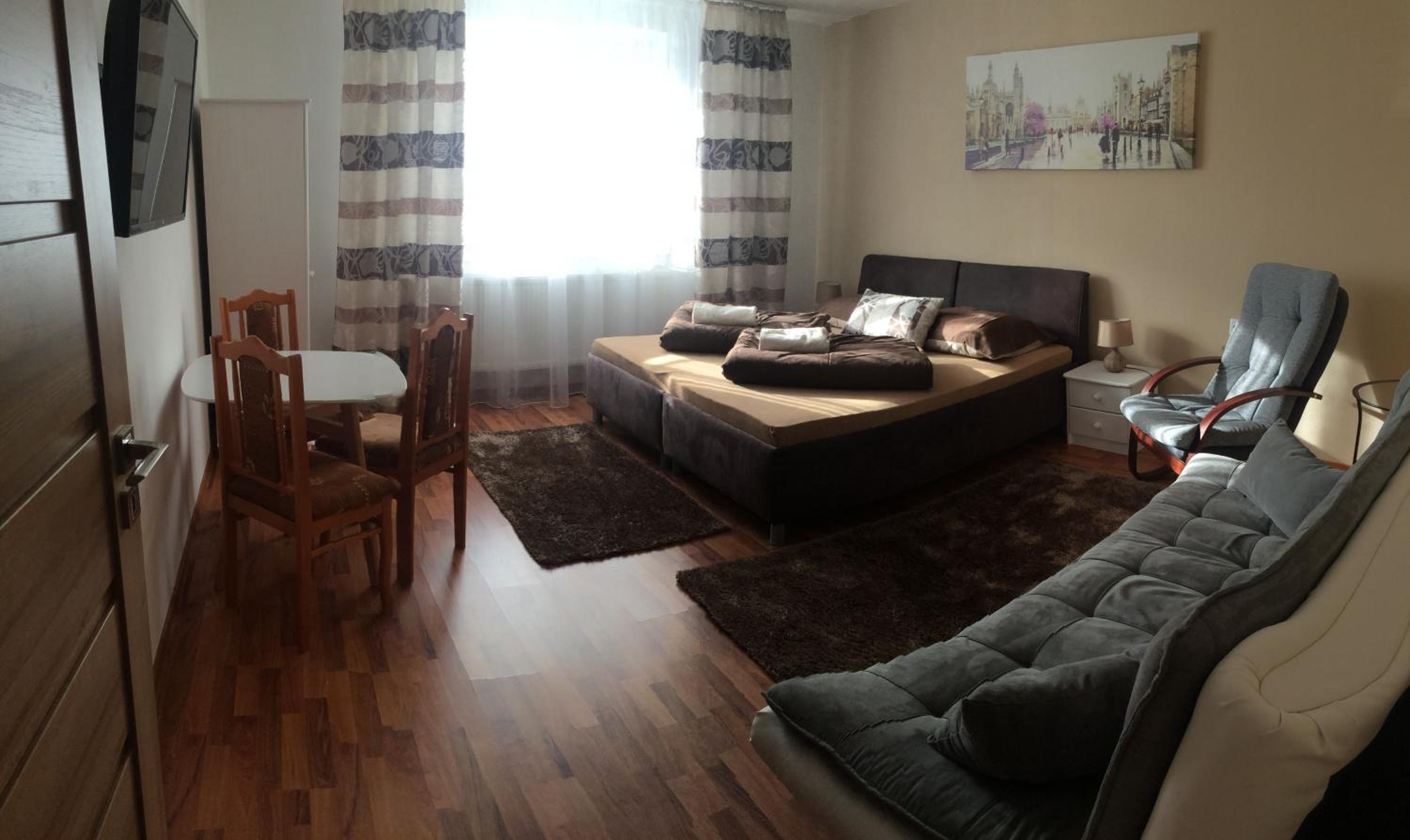 One-Bedroom Apartment photo 1