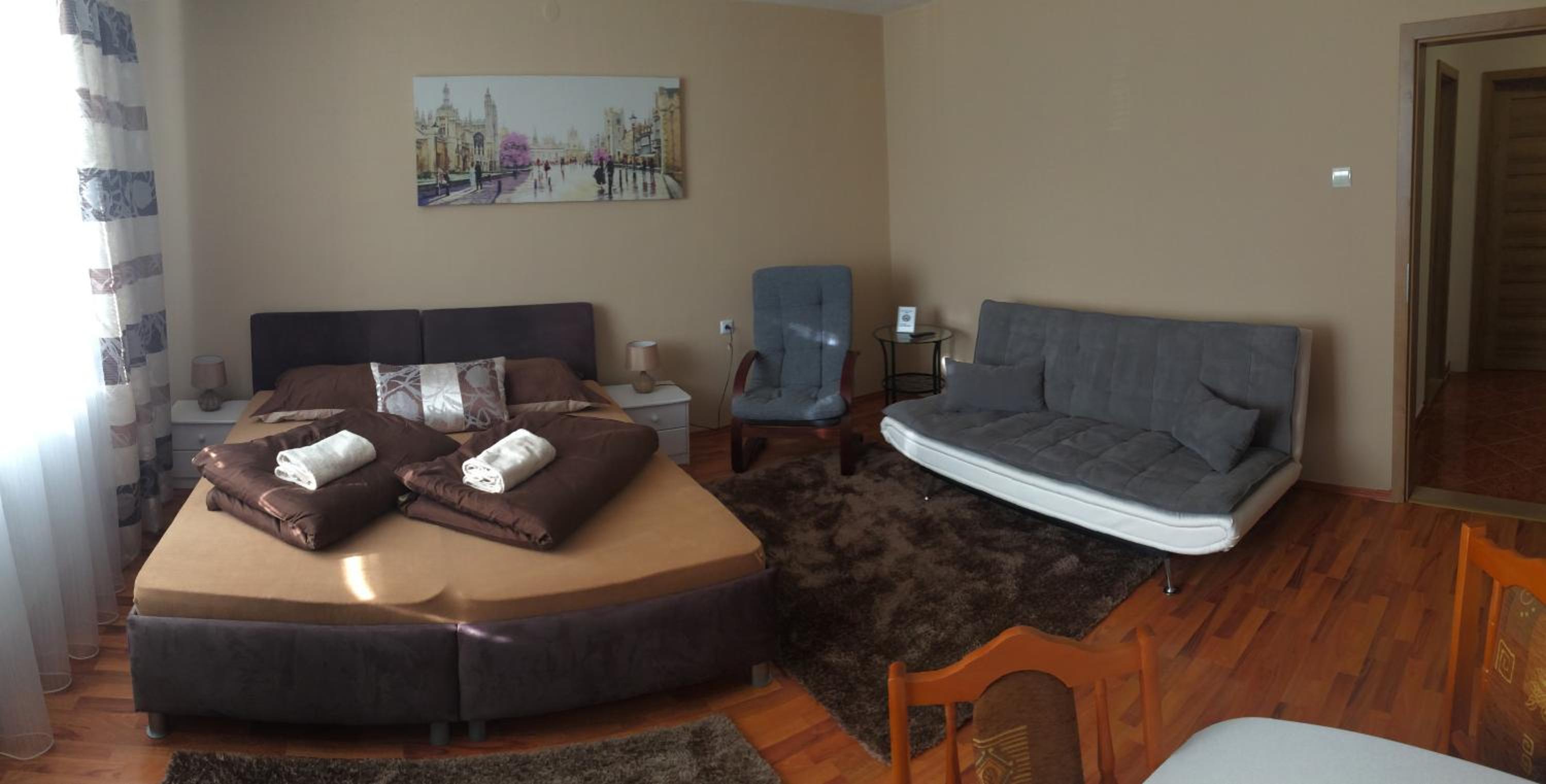 One-Bedroom Apartment photo 3