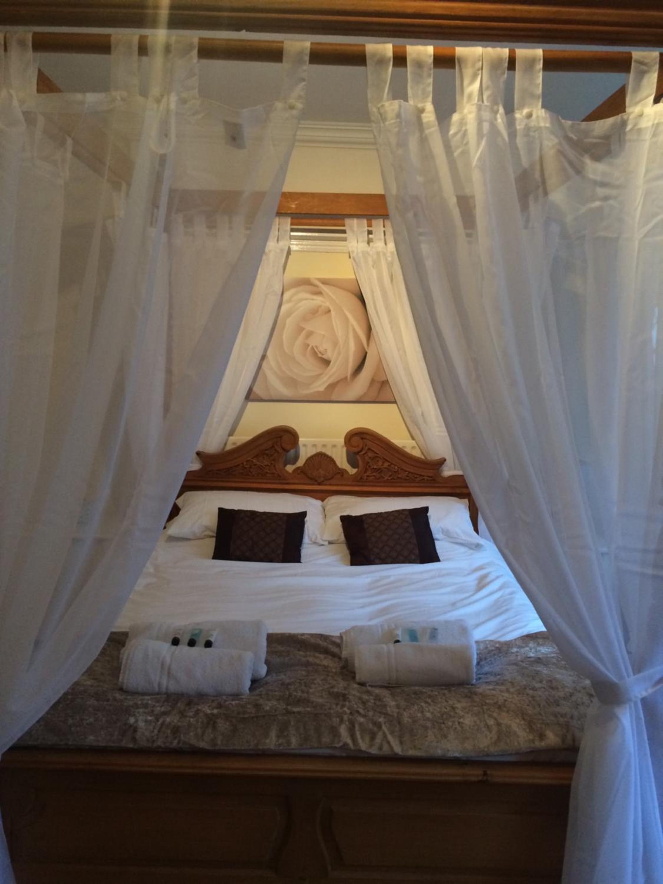 Deluxe Double Room with Shower - Photo 3