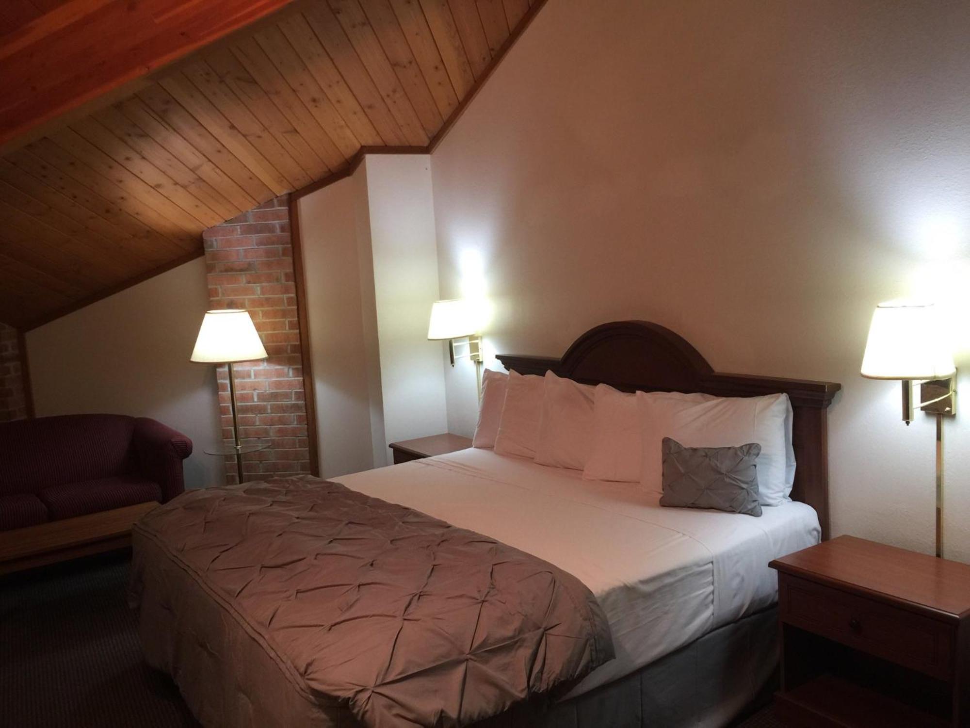 King Bed Non Smoking with Jetted Tub