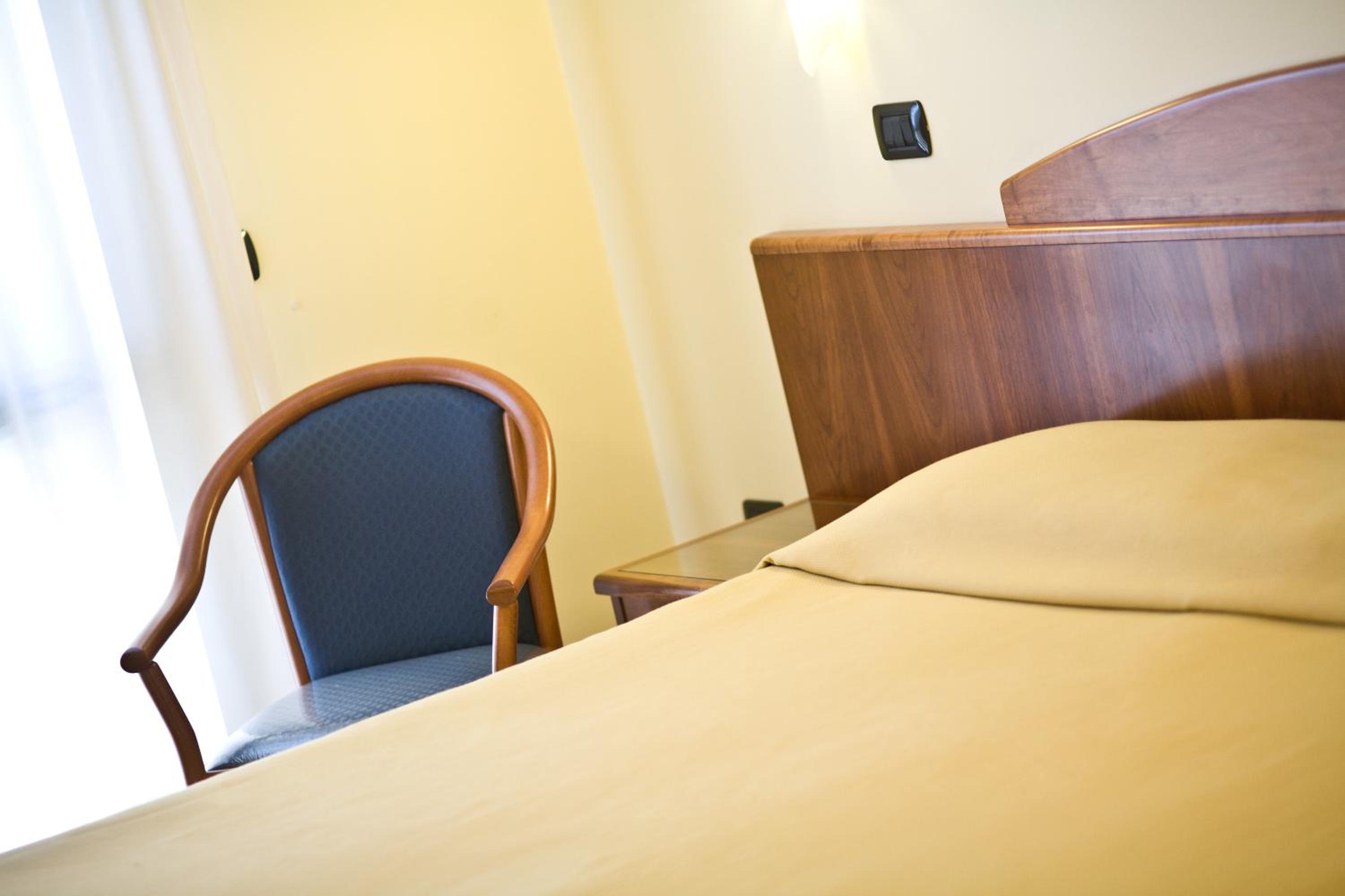 Classic Double or Twin Room - Photo 4