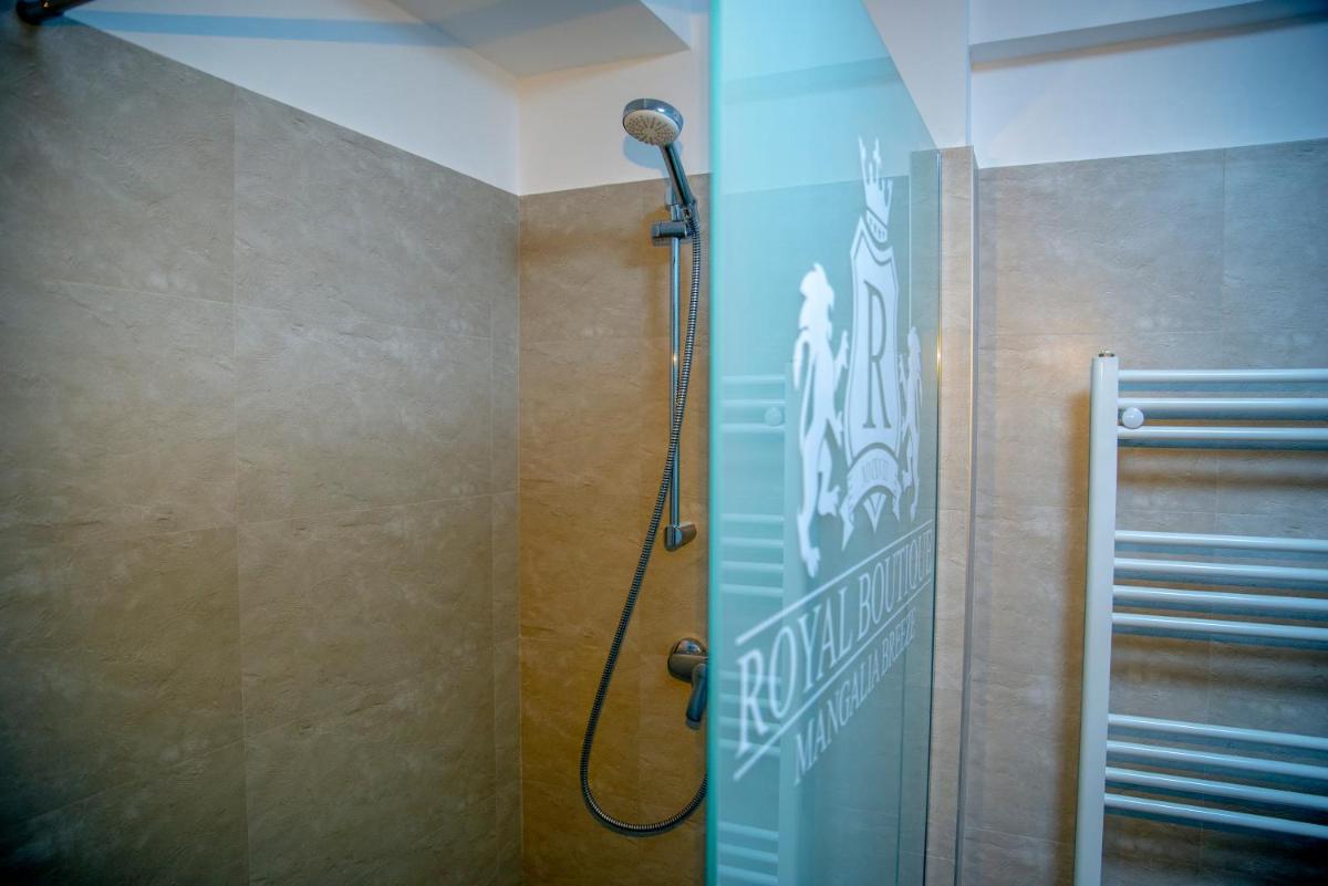 Deluxe King Room - Photo 23