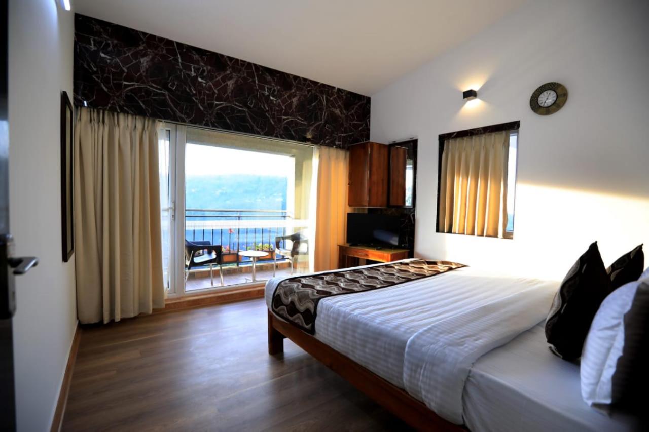 Suite with Mountain View