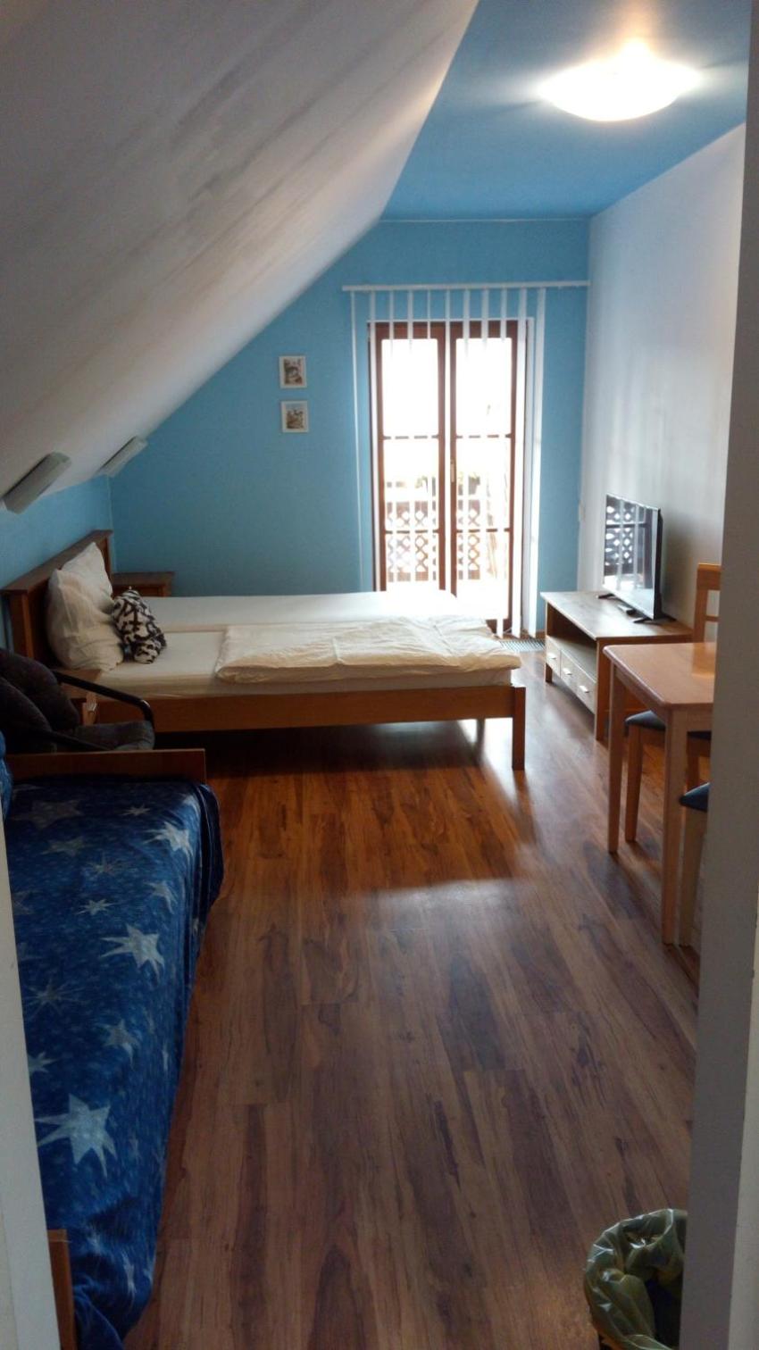 Studio with Balcony - Photo 5