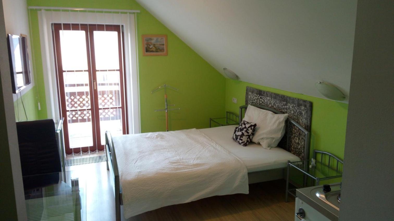 Apartment with Terrace - Photo 3