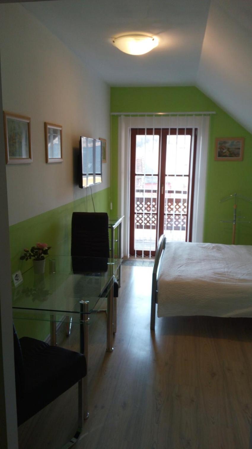 Apartment with Terrace - Photo 5