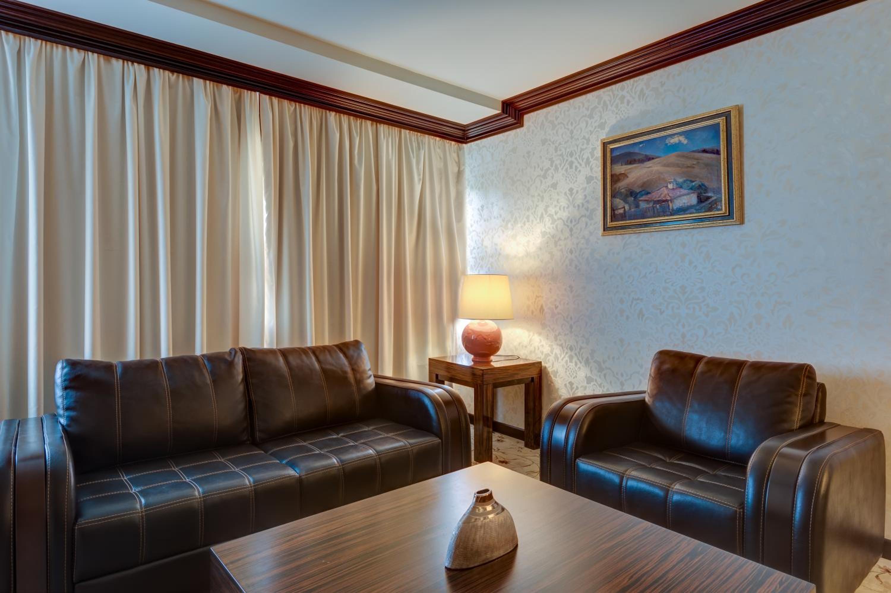 Deluxe King Suite with Mountain view (2 Adults) photo 3