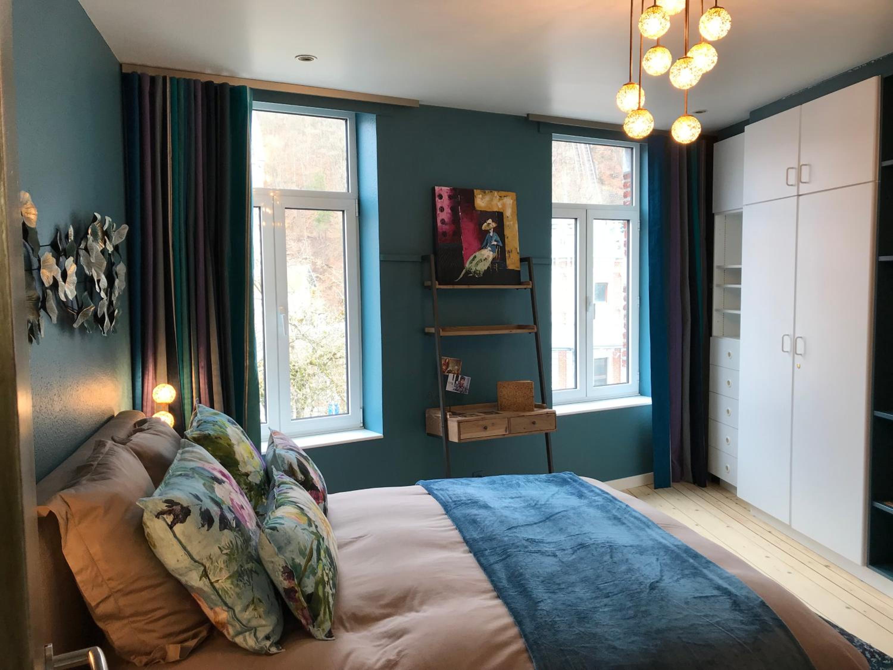 One-Bedroom Apartment - Photo 1