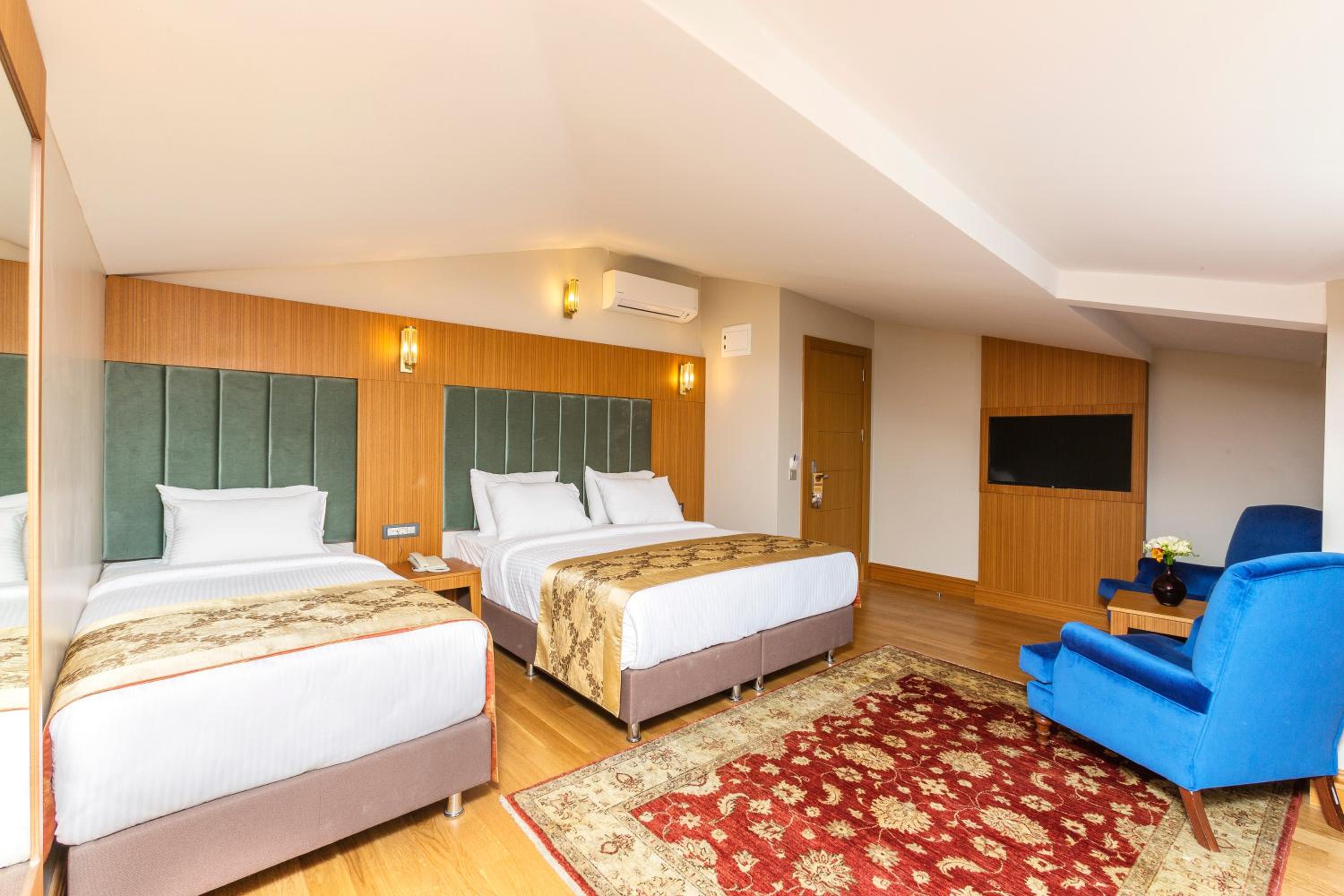 Triple Room with Balcony photo 2