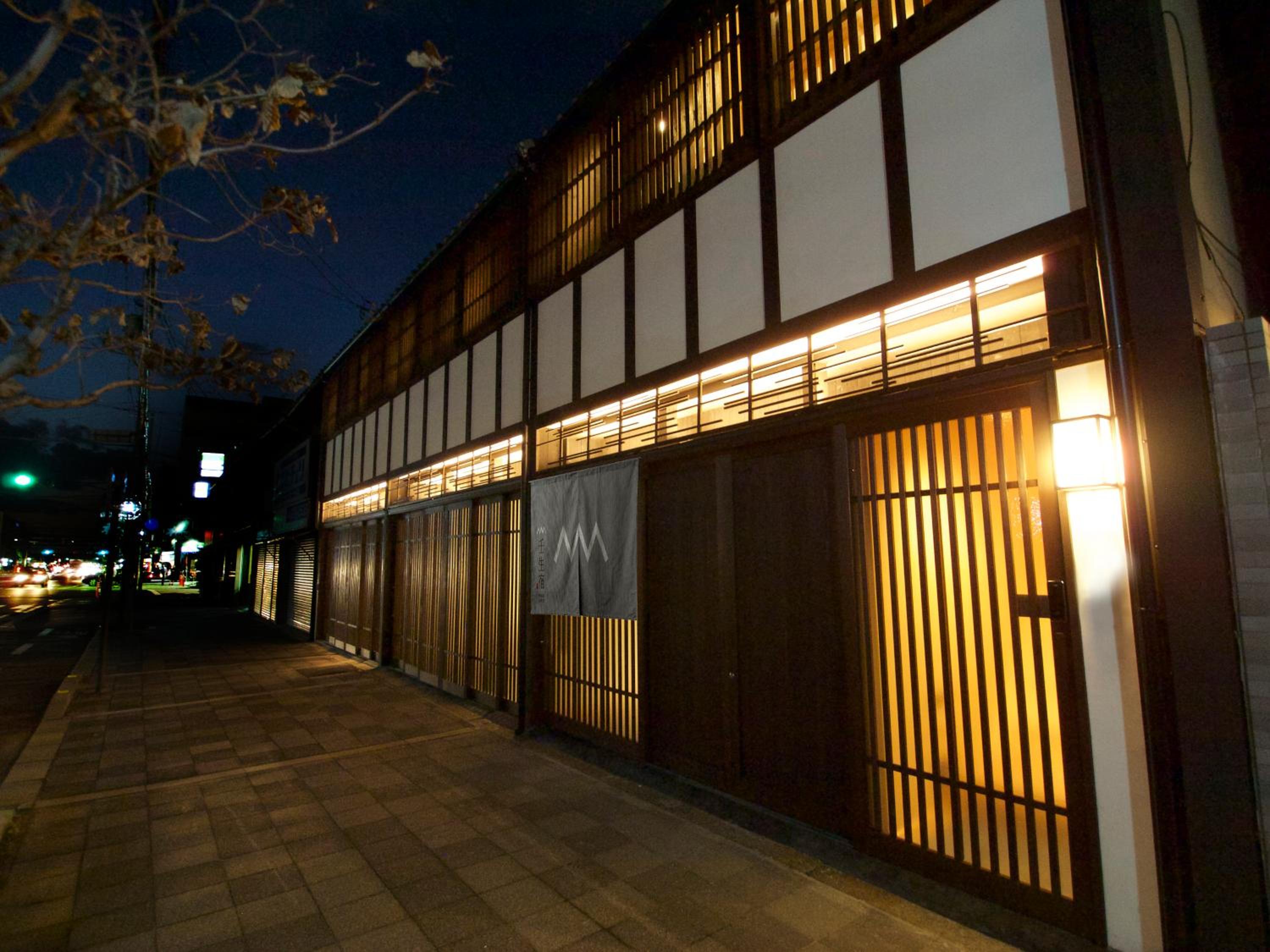 One-Bedroom Apartment - Photo 2