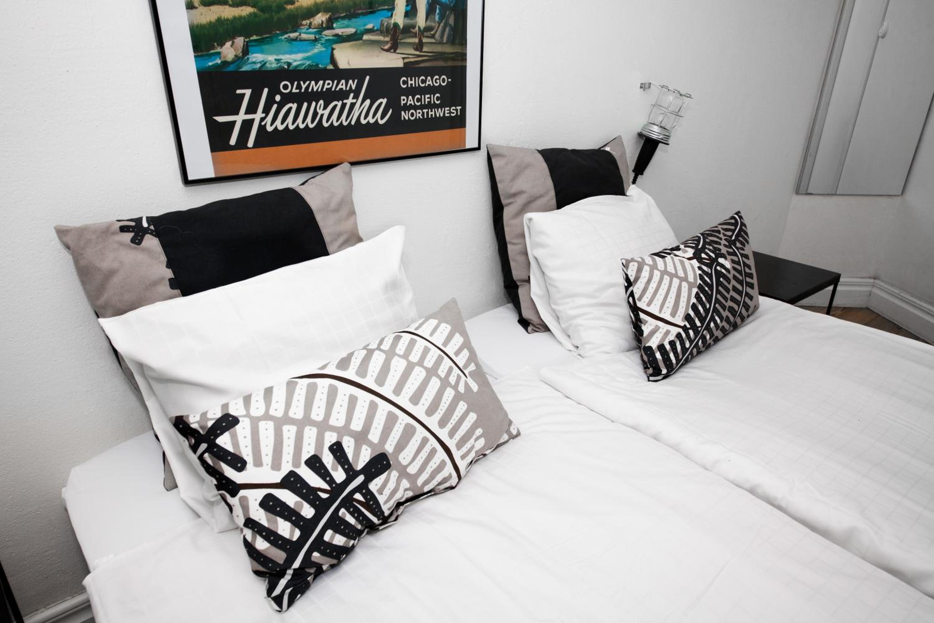 Double Room with Private Bathroom thumbnail 5