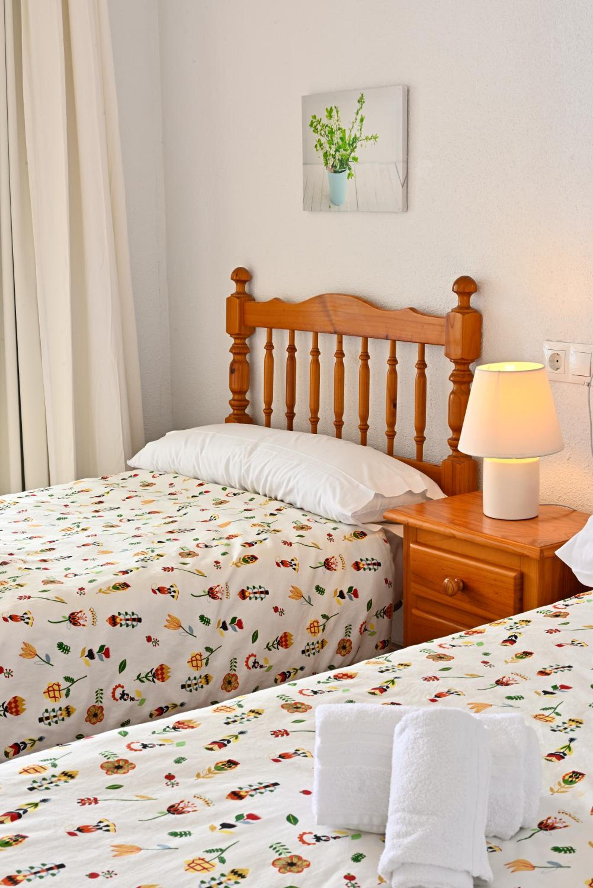 Apartamento con terraza y vista al mar