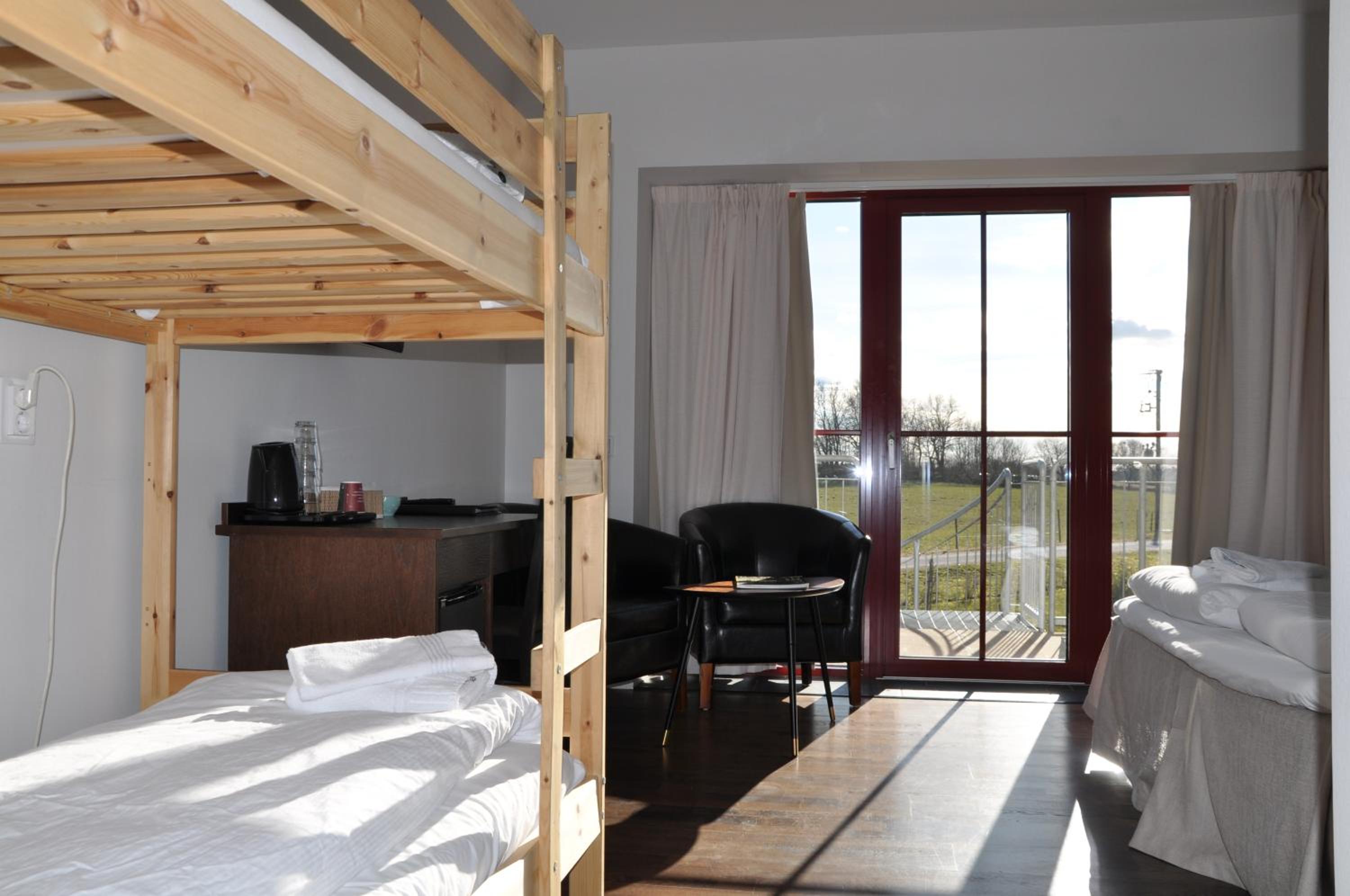 Family Room - Photo 6