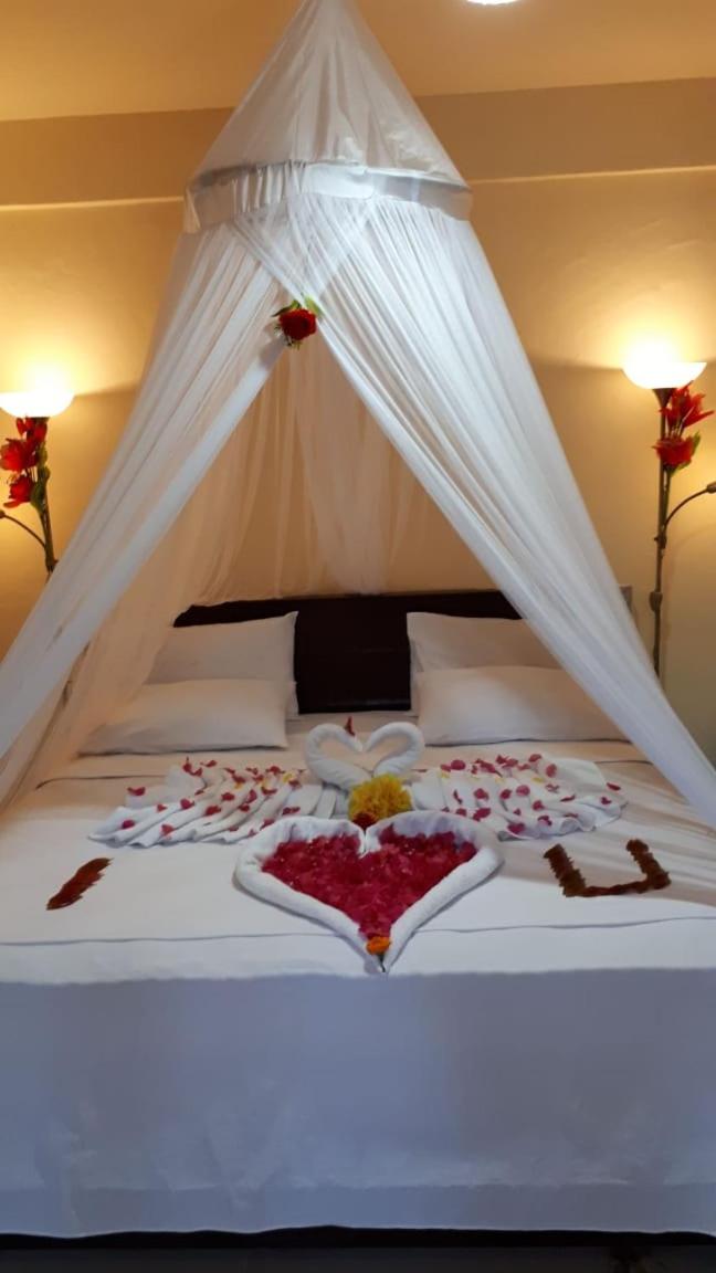 Deluxe King Suite photo 1