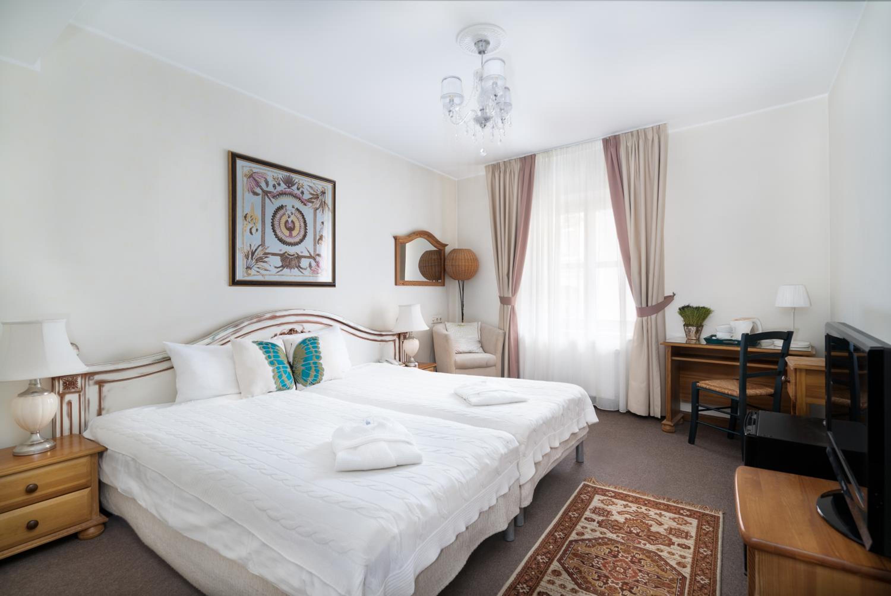 Standard Double or Twin Room - Photo 14