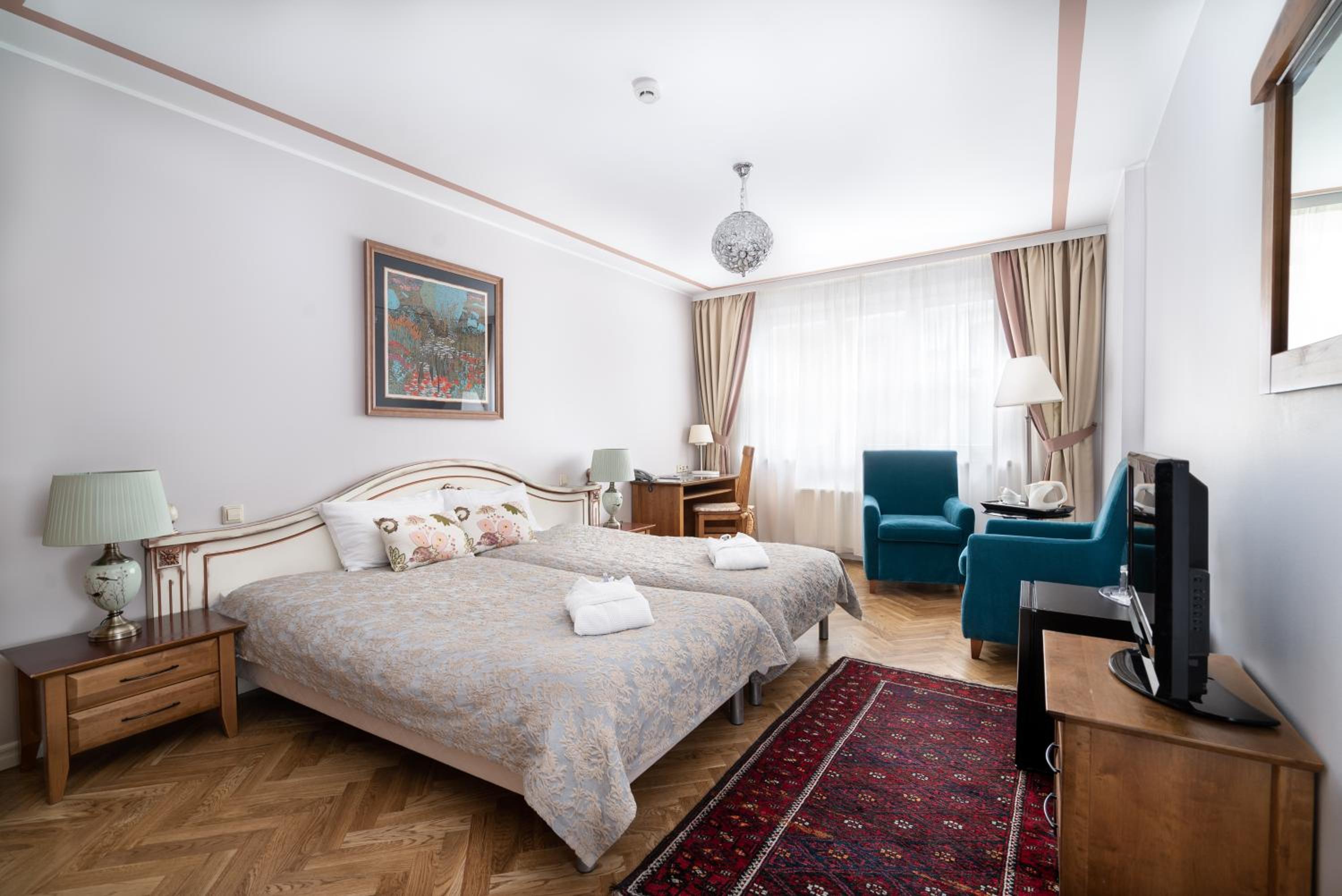 Standard Double or Twin Room - Photo 13