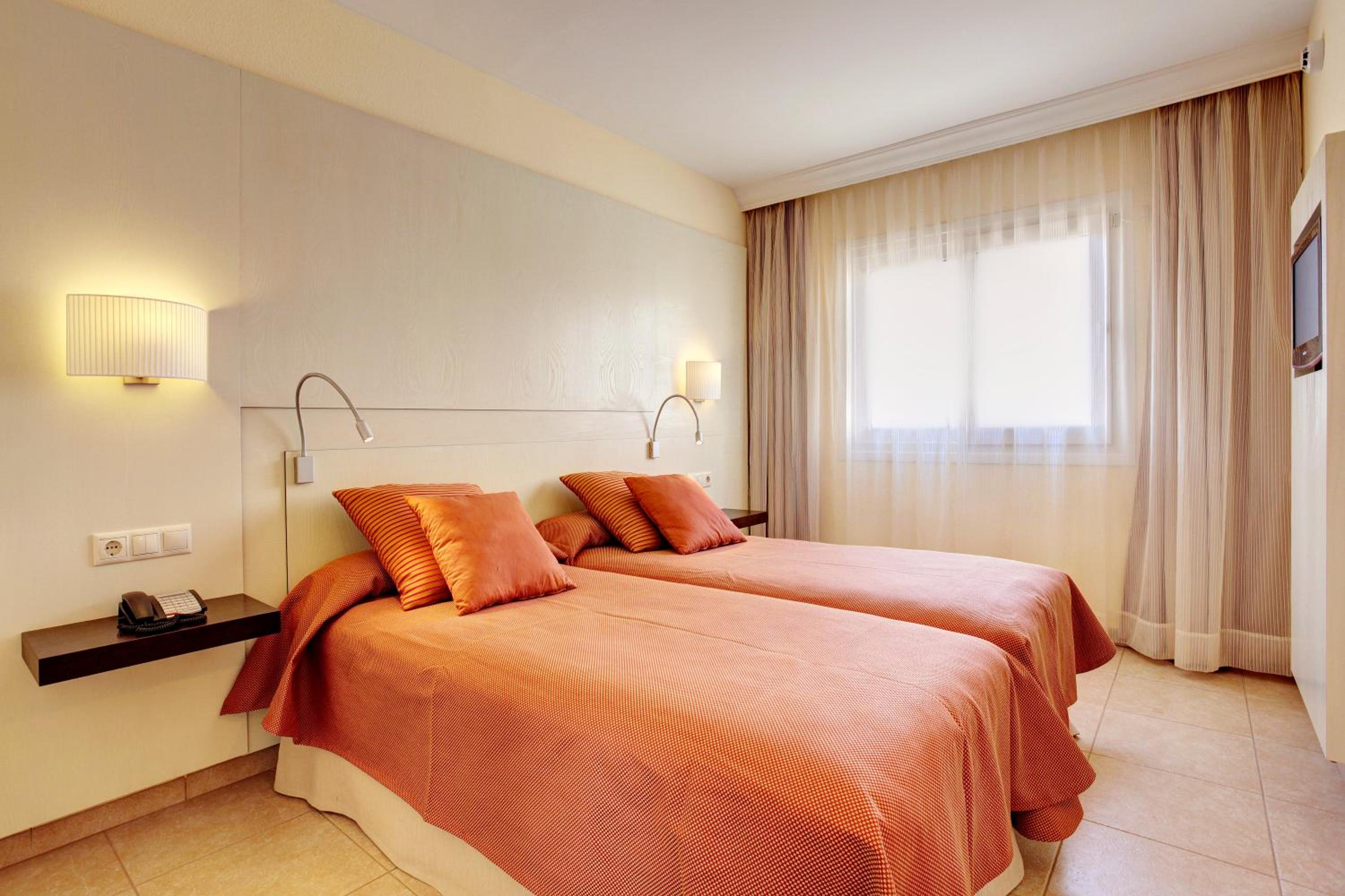 Apartamento de una habitación con vista parcial al mar (2 adultos)