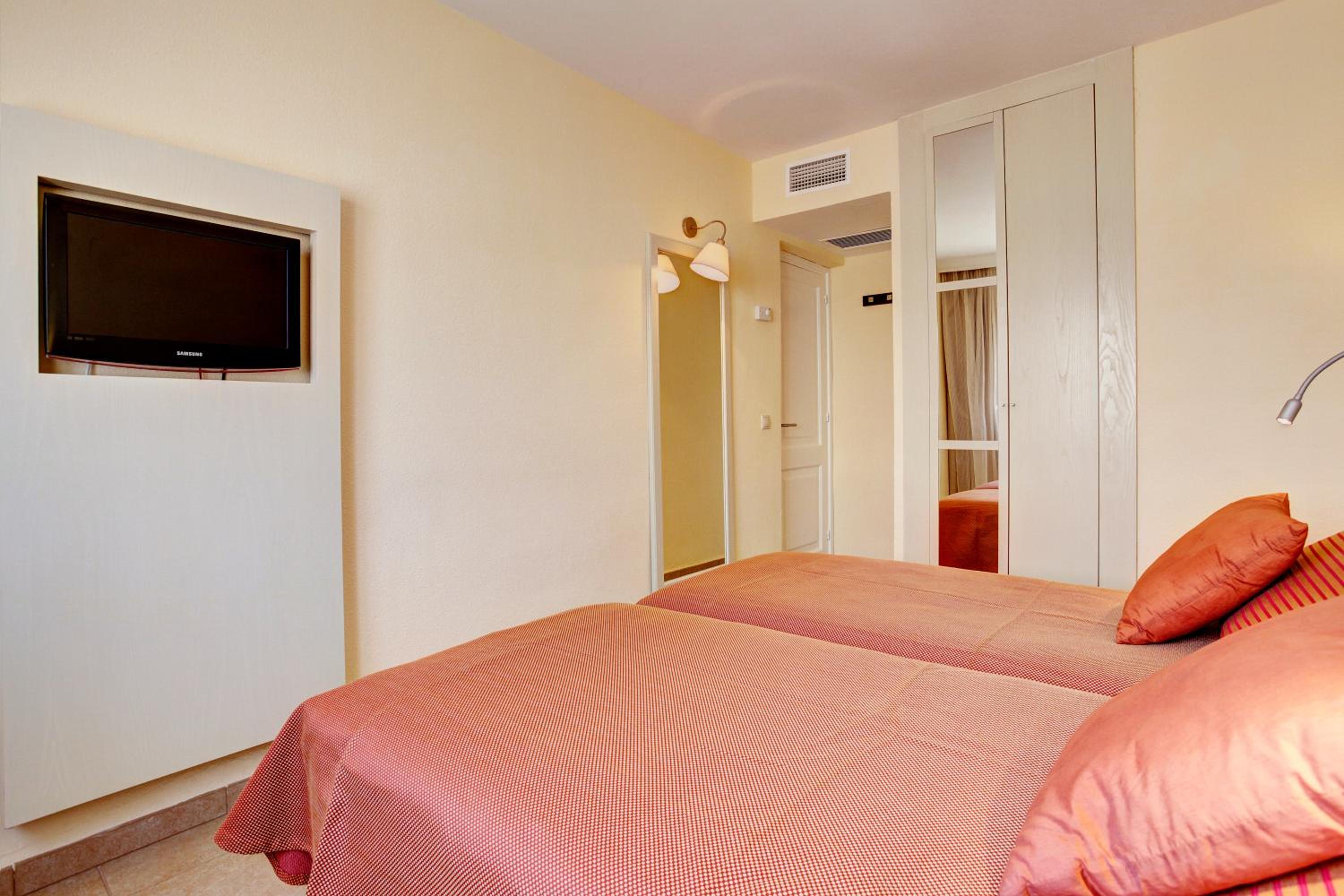 Apartamento de dos habitaciones con vista parcial al mar (3 adultos)