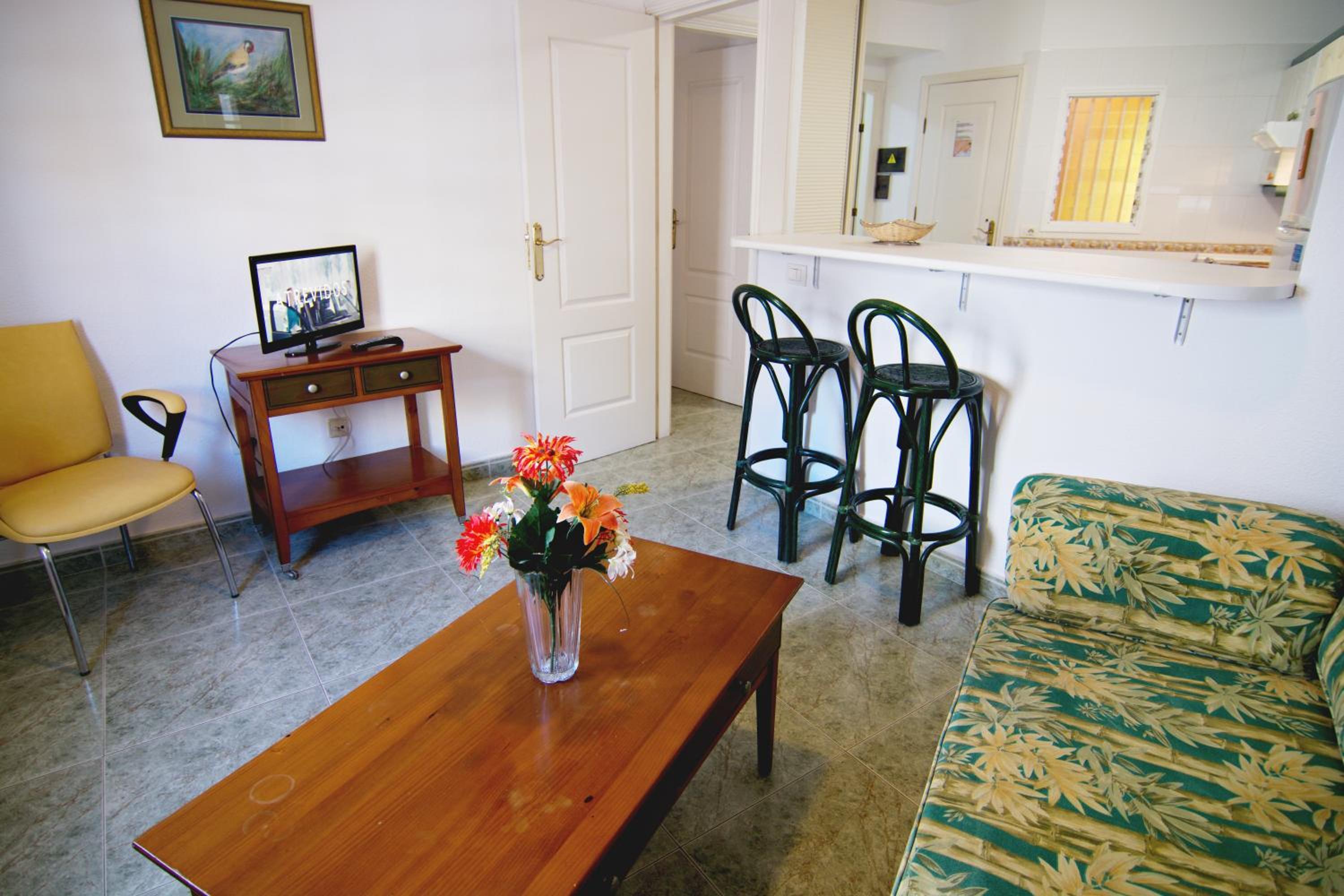 One-Bedroom Apartment with Balcony 4 Adults + 1 Child photo 2