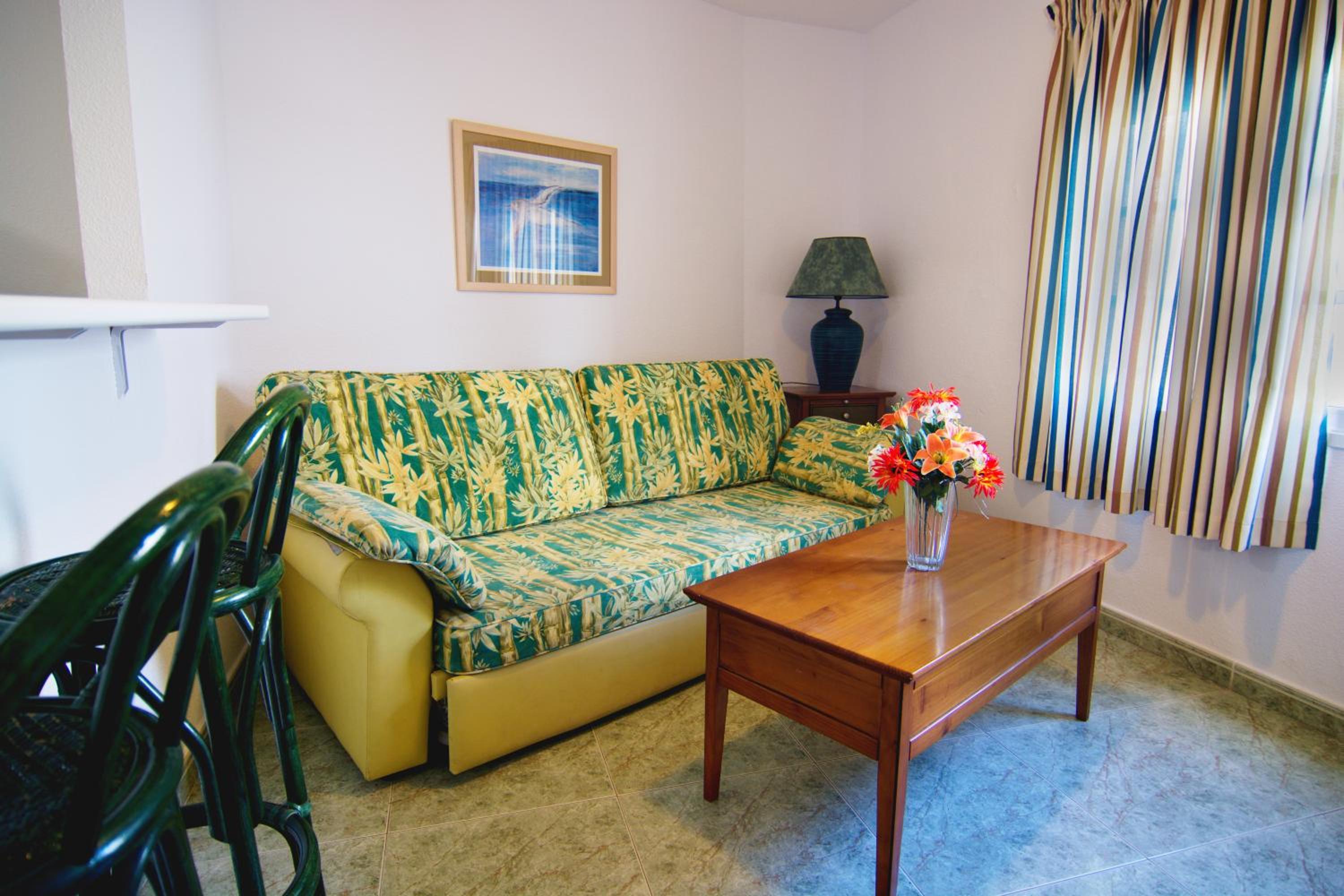 One-Bedroom Apartment with Balcony 4 Adults + 1 Child photo 3