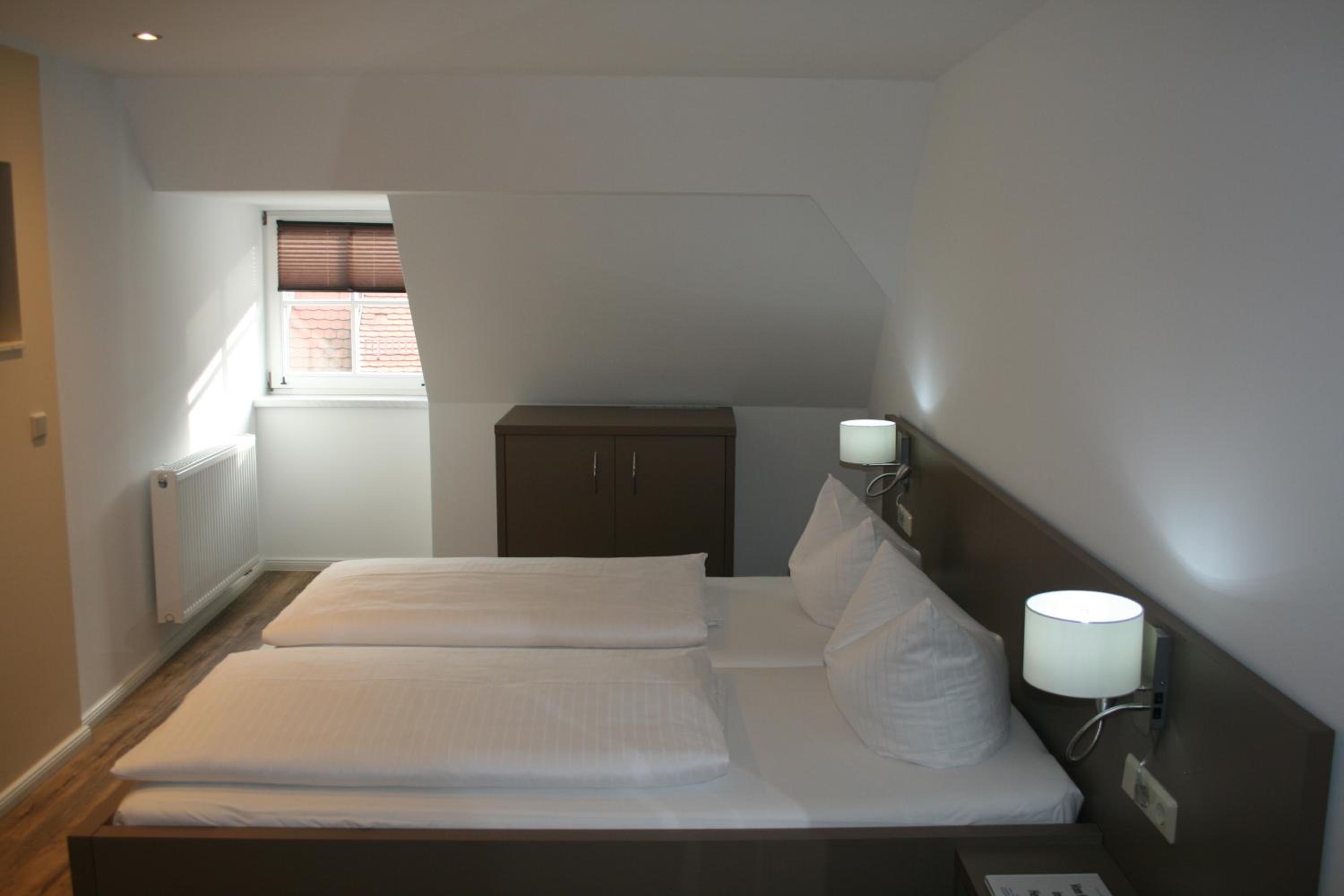 Suite - Photo 1